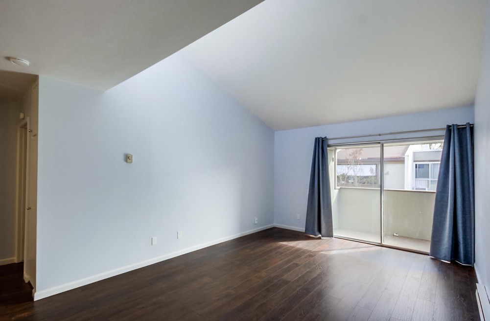 Virtual tour photo 10 of 34 for 3549 Castle Glen Dr UNIT 212
