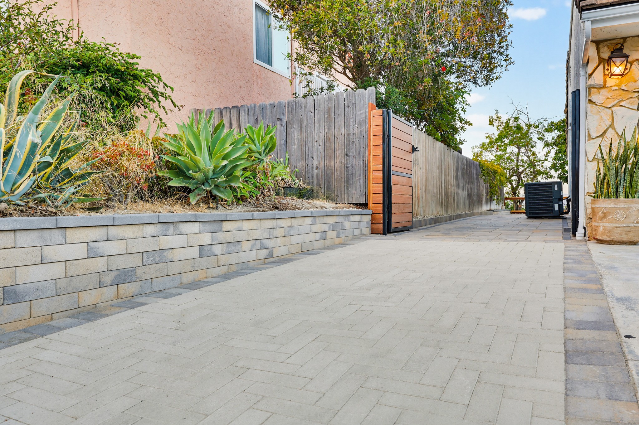 Virtual tour photo 14 of 150 for 355 Greenwood Pl