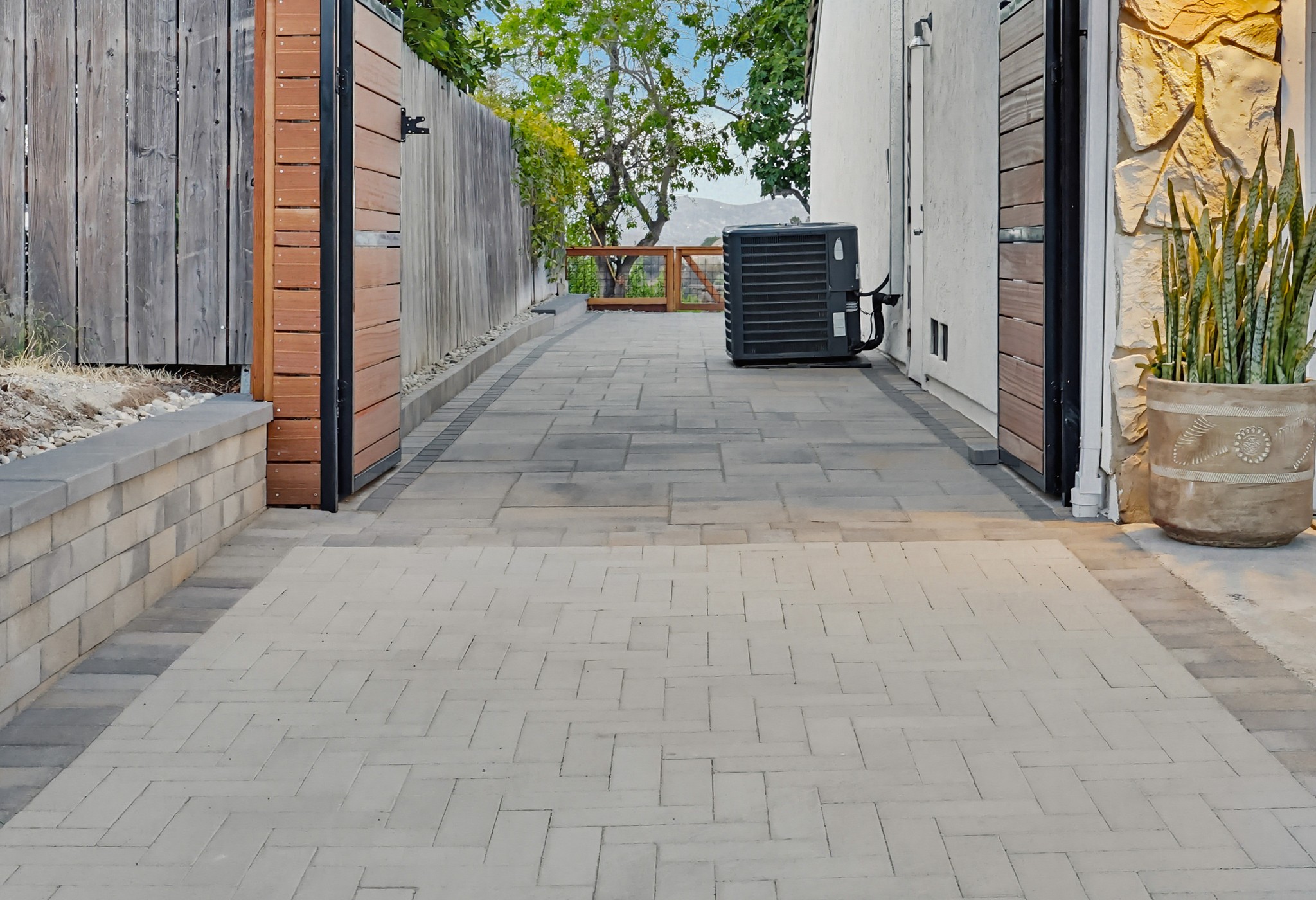 Virtual tour photo 118 of 150 for 355 Greenwood Pl