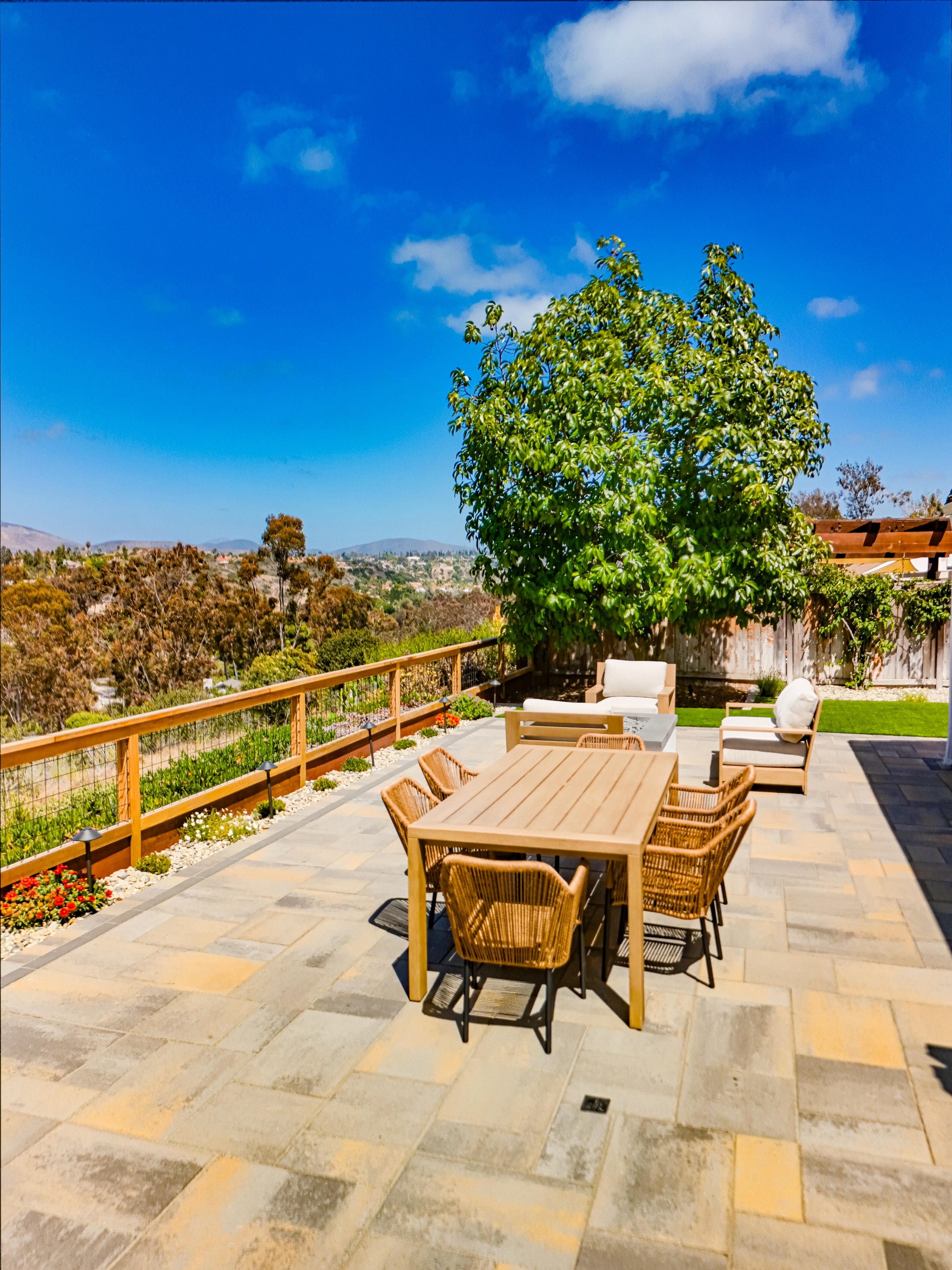 Virtual tour photo 24 of 28 for 355 Greenwood Pl