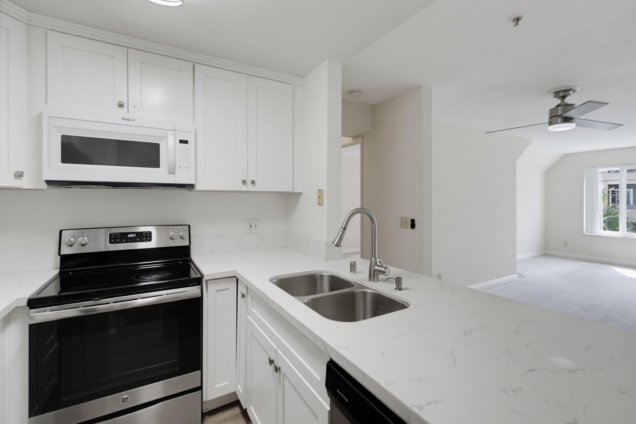 Virtual tour photo 9 of 43 for 3550 Lebon Dr Unit 6306