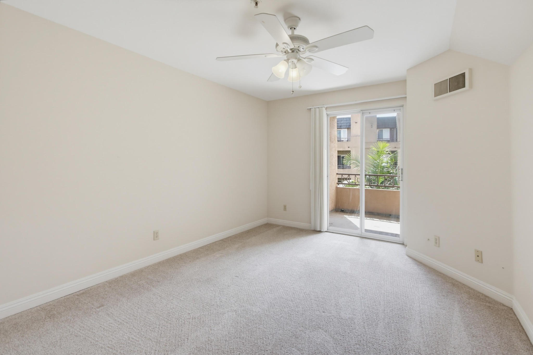 Virtual tour photo 16 of 43 for 3550 Lebon Dr Unit 6306