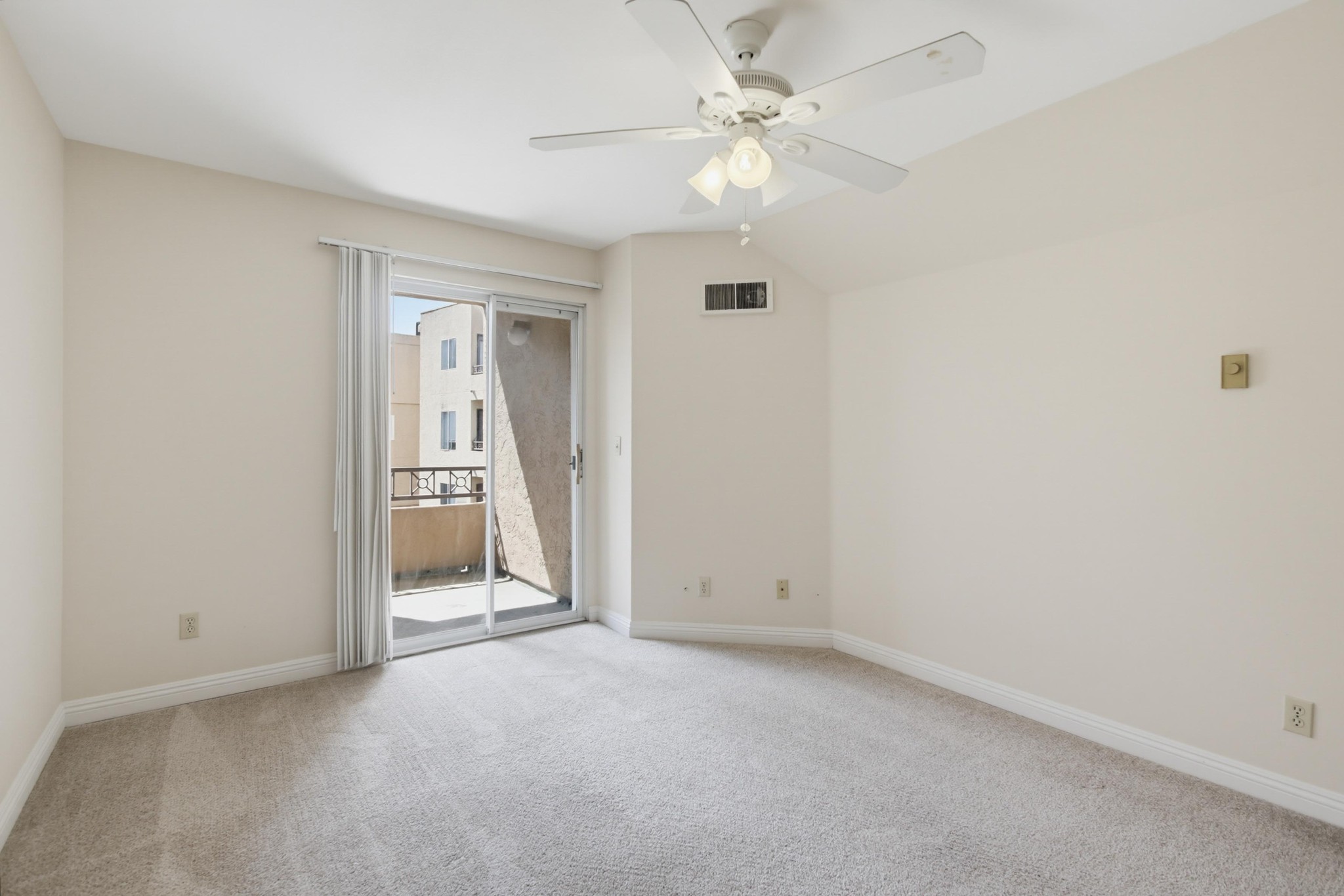 Virtual tour photo 17 of 43 for 3550 Lebon Dr Unit 6306
