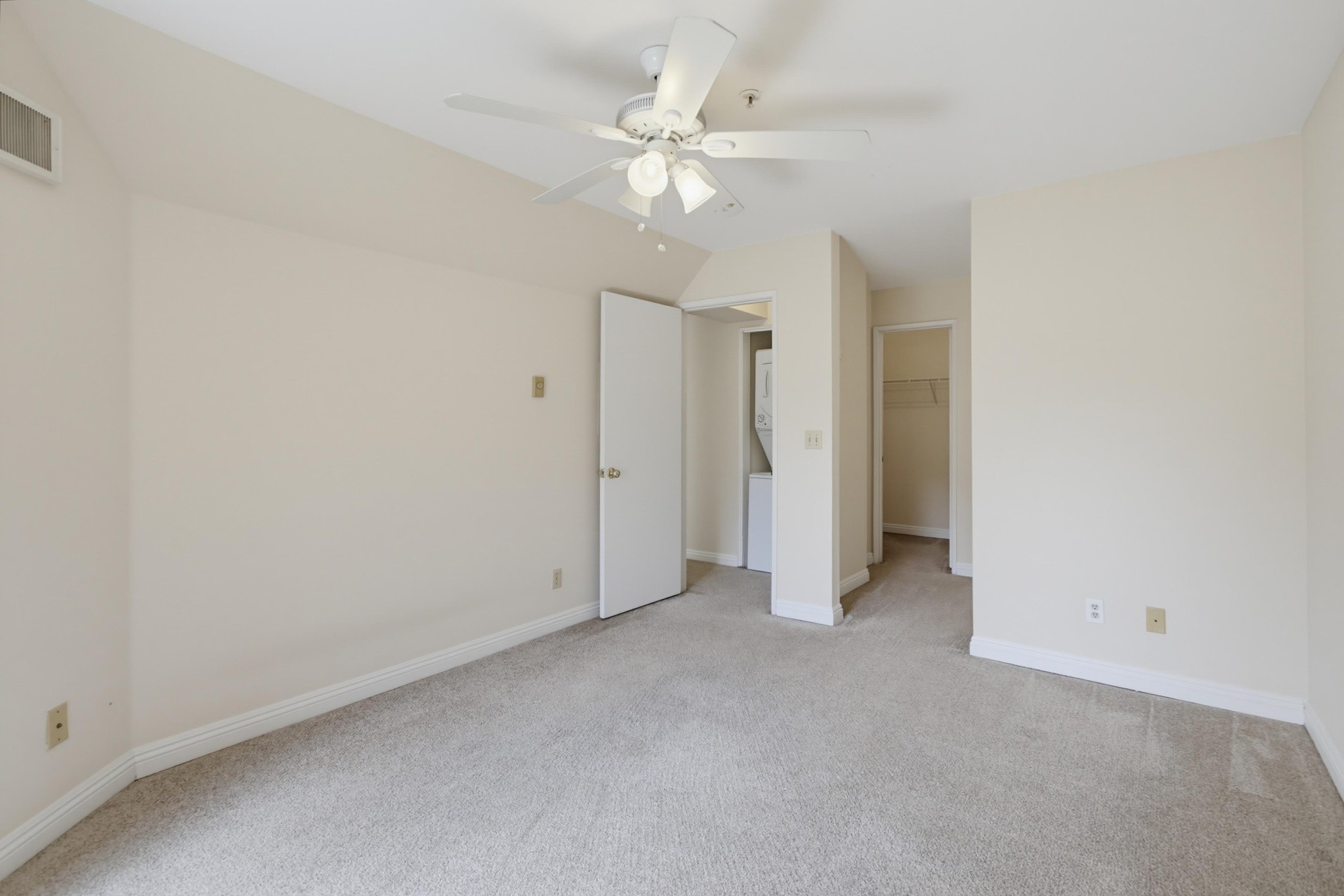 Virtual tour photo 18 of 43 for 3550 Lebon Dr Unit 6306
