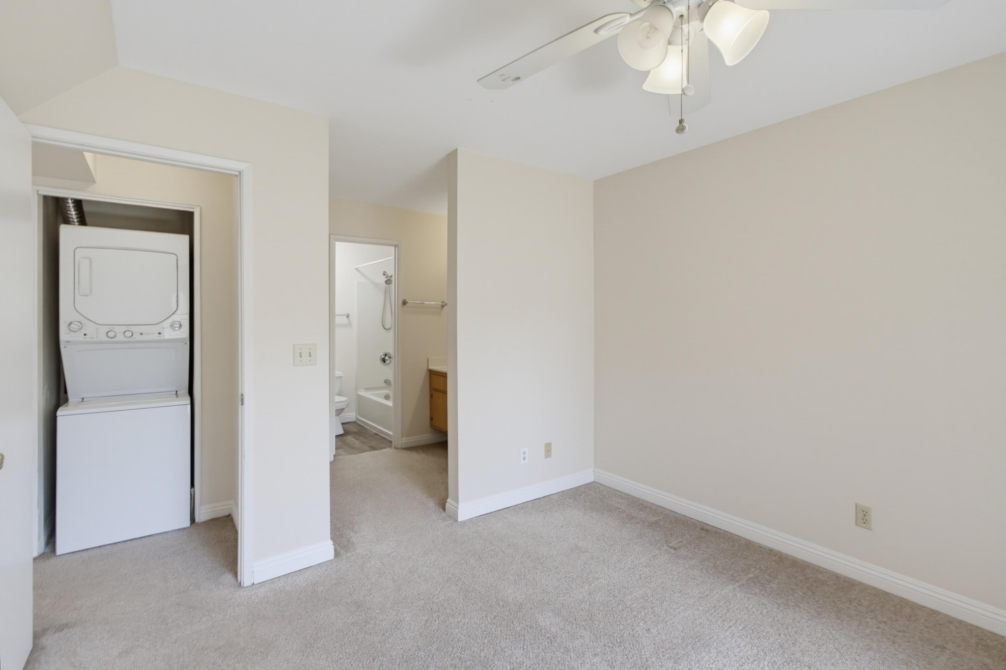 Virtual tour photo 19 of 43 for 3550 Lebon Dr Unit 6306