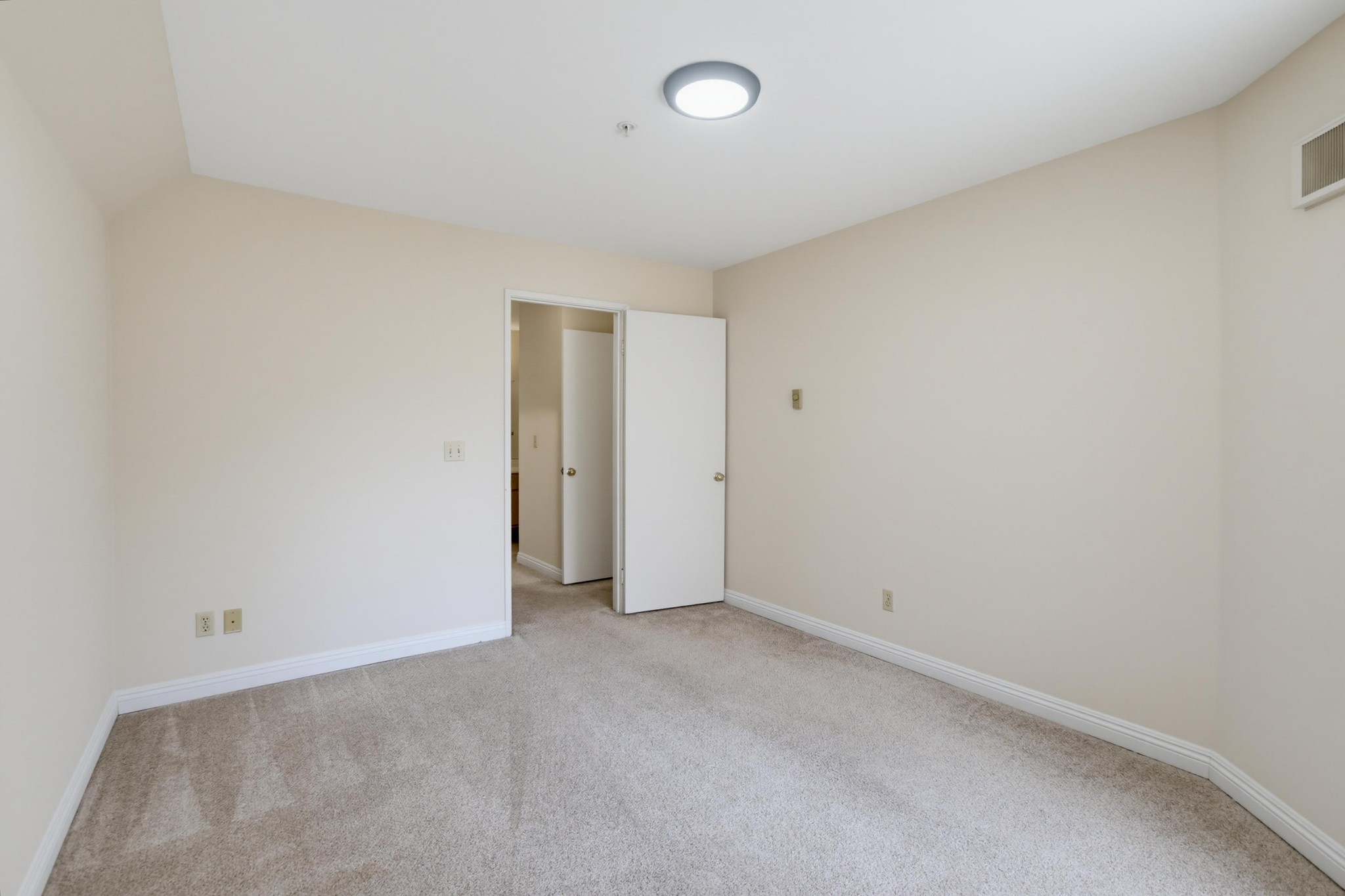 Virtual tour photo 29 of 43 for 3550 Lebon Dr Unit 6306