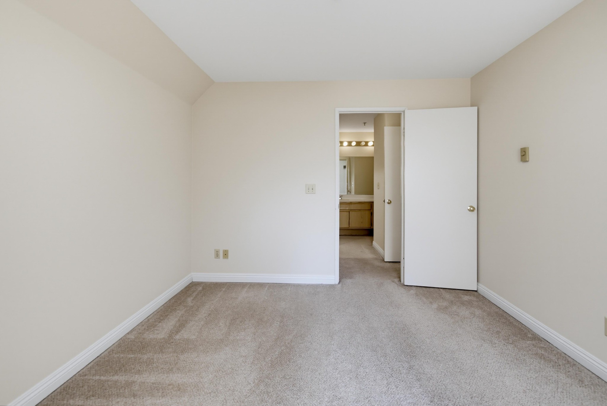 Virtual tour photo 30 of 43 for 3550 Lebon Dr Unit 6306