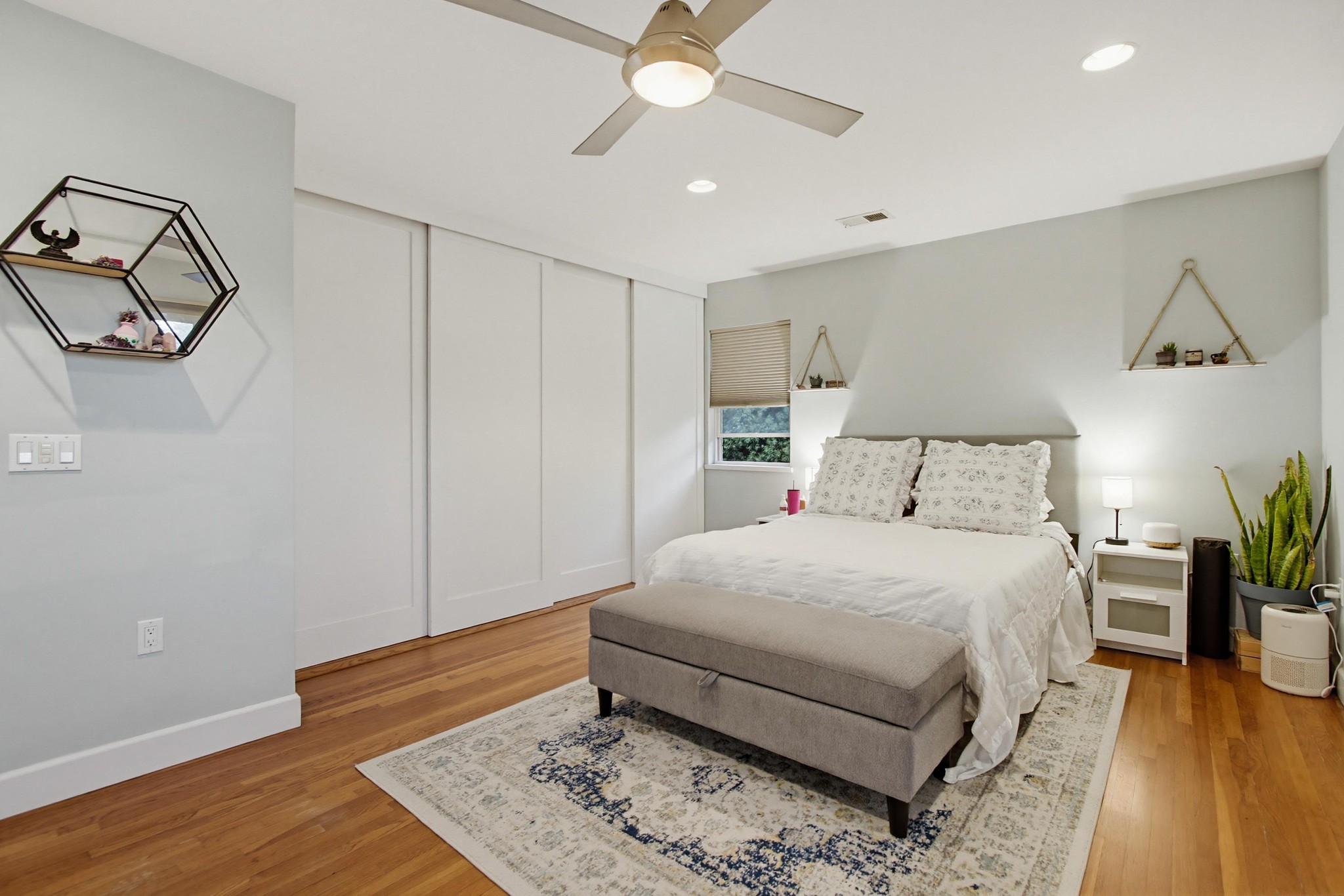 Virtual tour photo 52 of 88 for 3555 Copley Ave