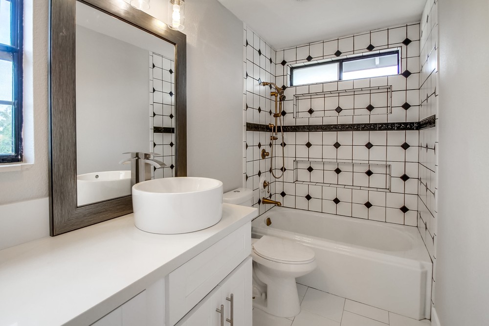 Virtual tour photo 34 of 50 for 3557 Cherokee ave