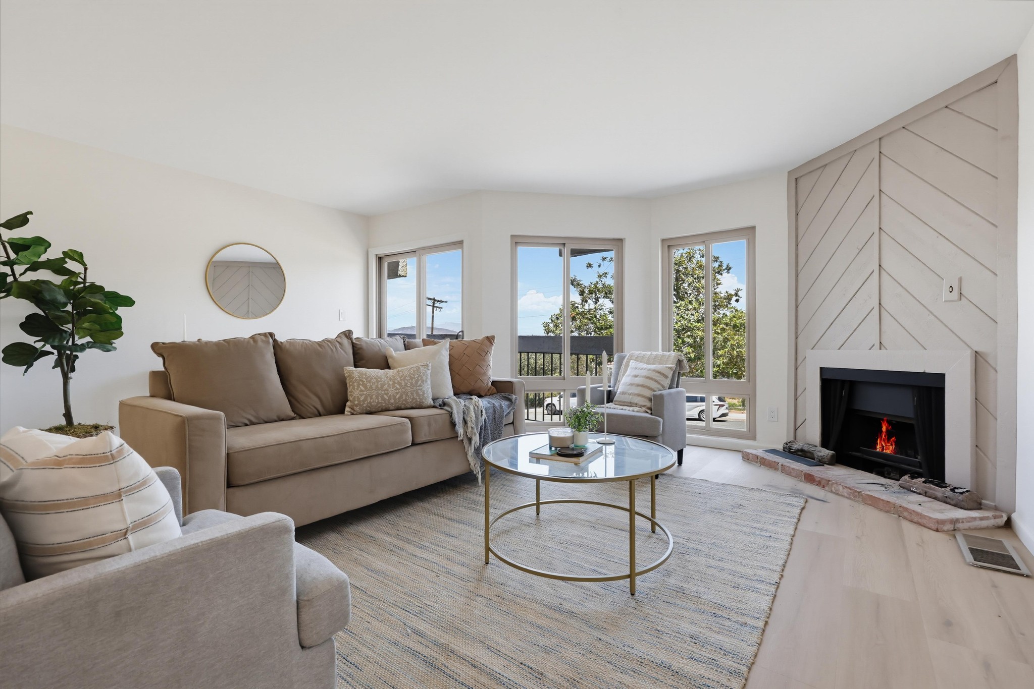 Virtual tour photo 13 of 77 for 356 S Travelodge Dr