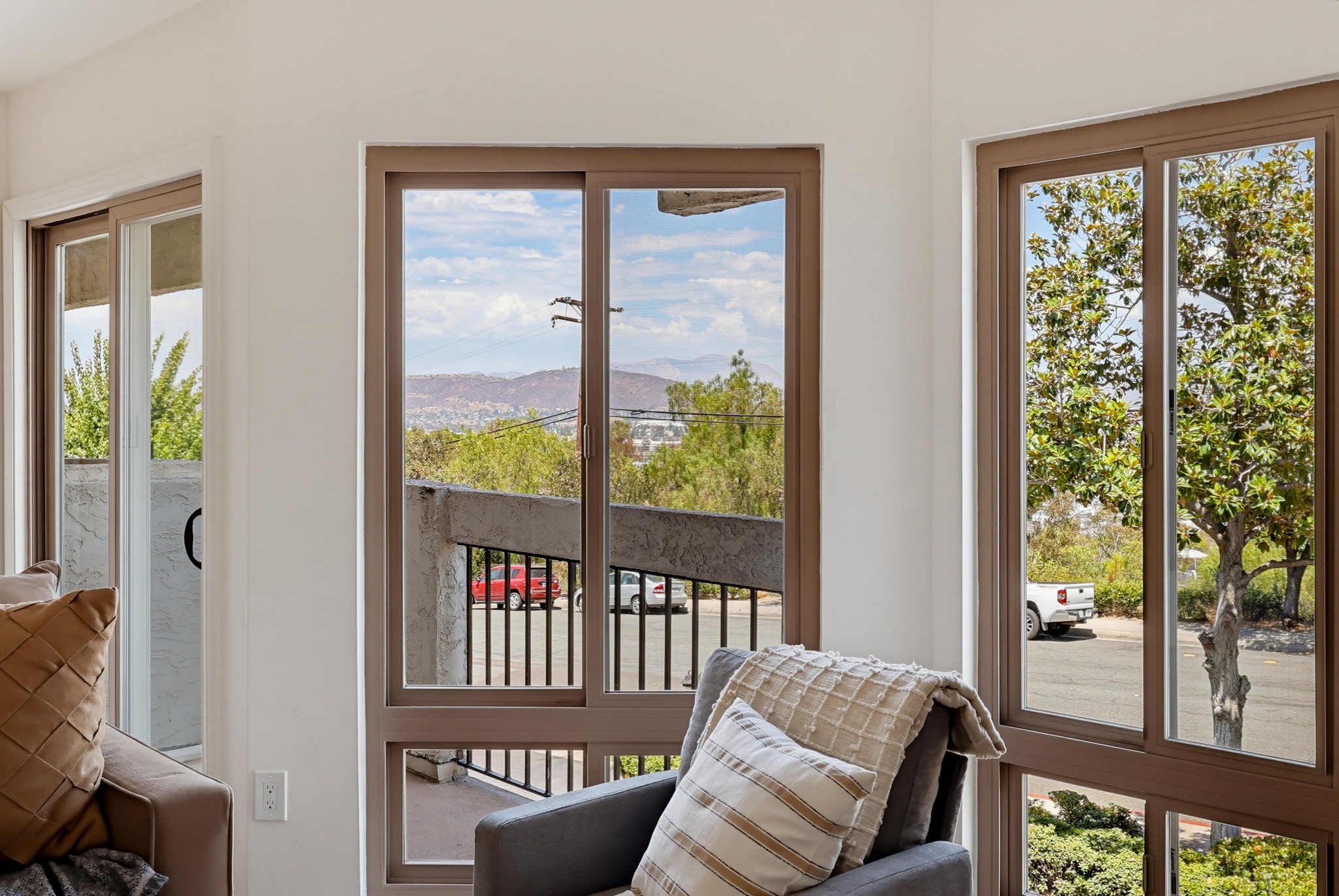 Virtual tour photo 16 of 77 for 356 S Travelodge Dr