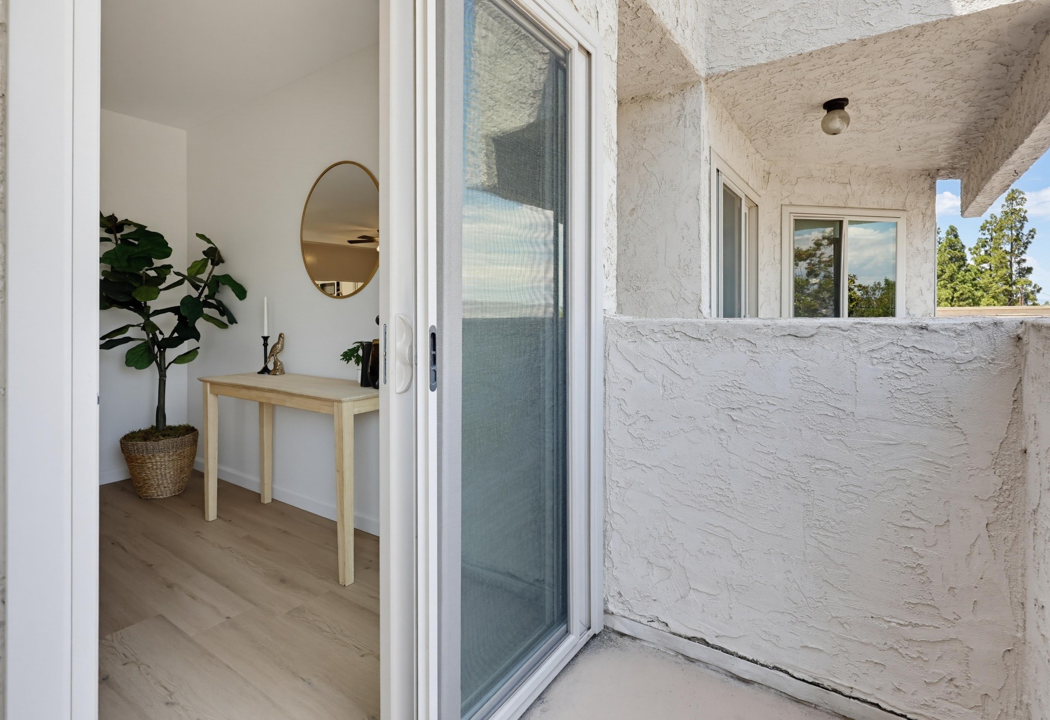 Virtual tour photo 22 of 77 for 356 S Travelodge Dr