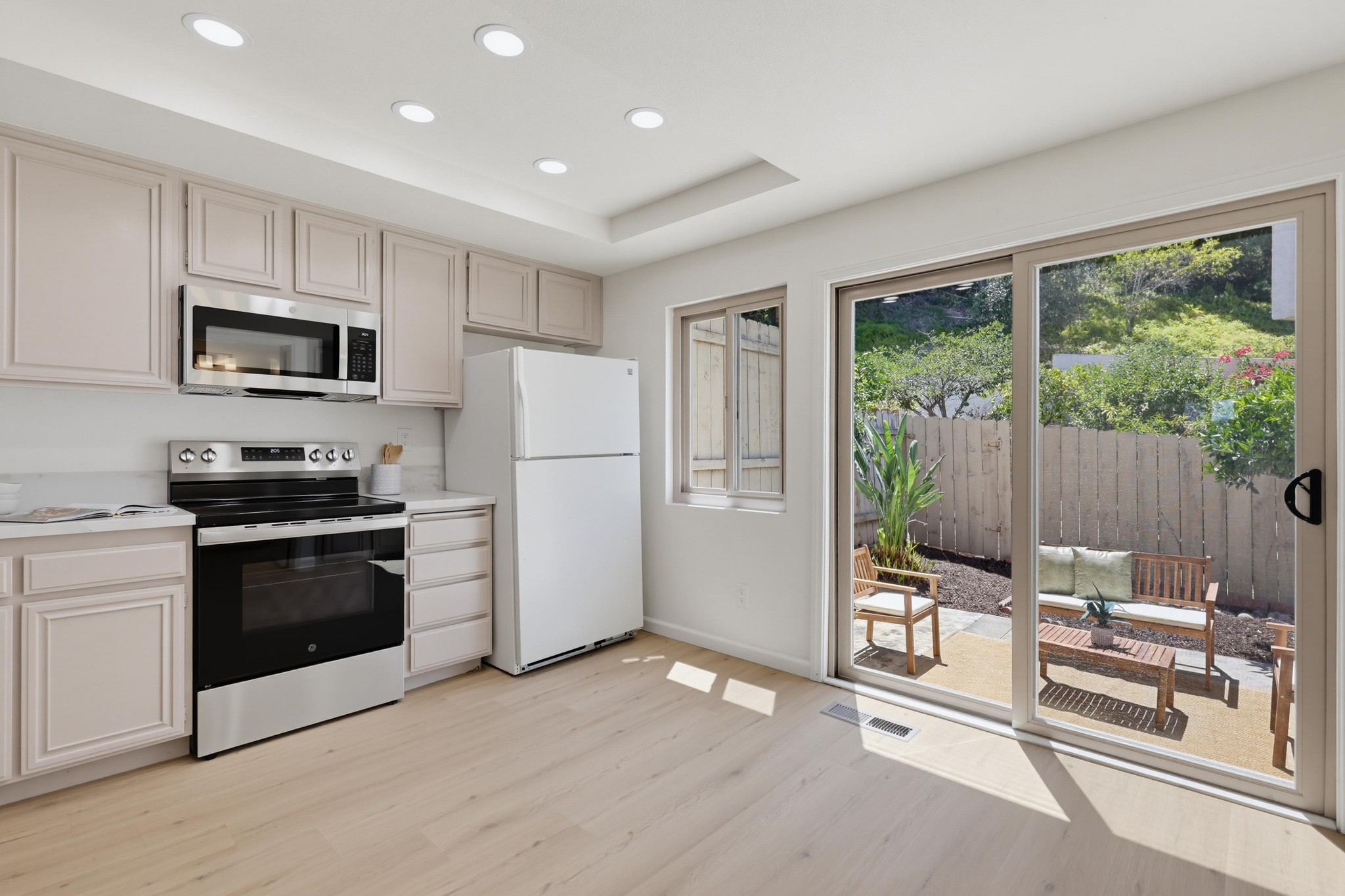 Virtual tour photo 23 of 77 for 356 S Travelodge Dr
