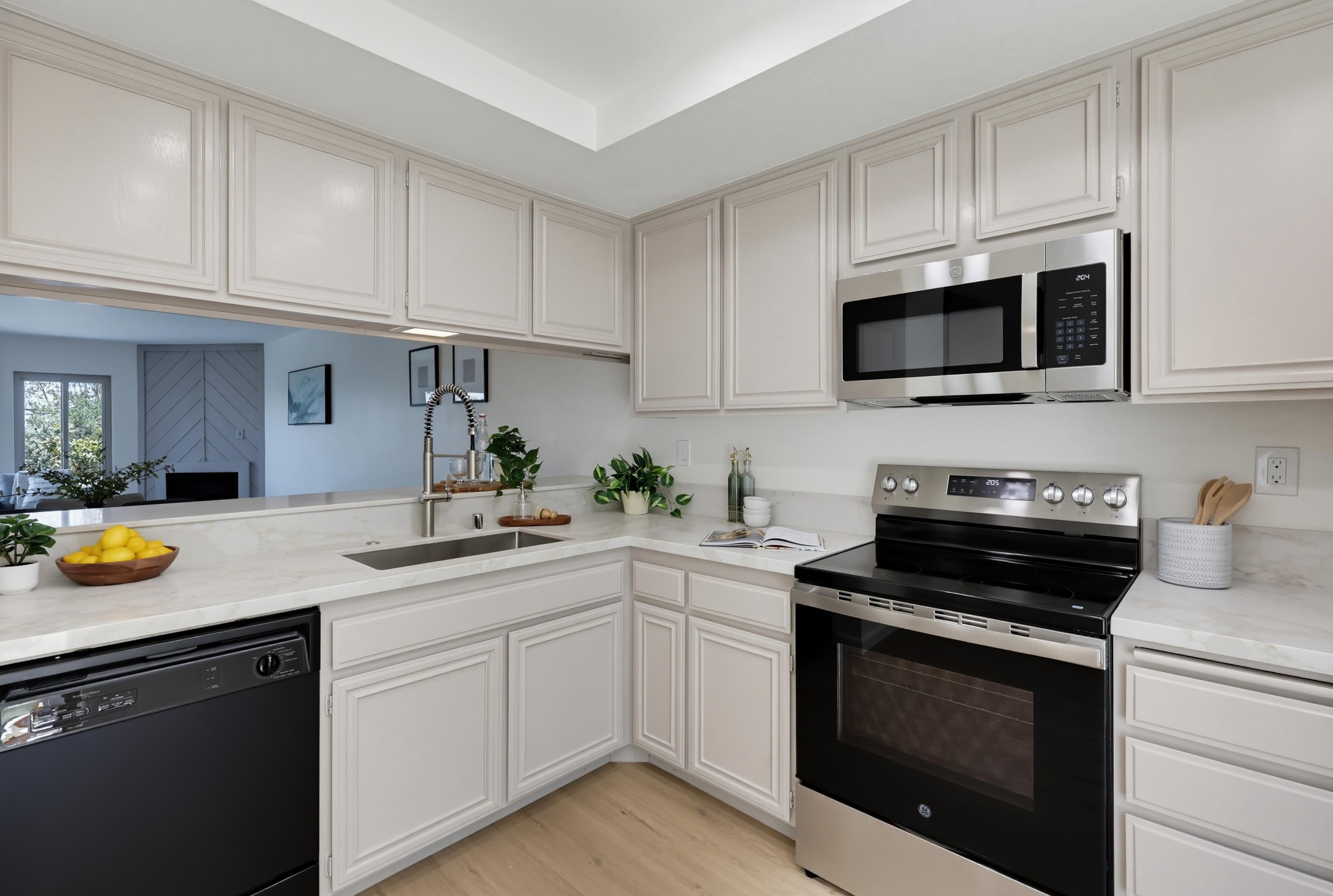 Virtual tour photo 26 of 77 for 356 S Travelodge Dr