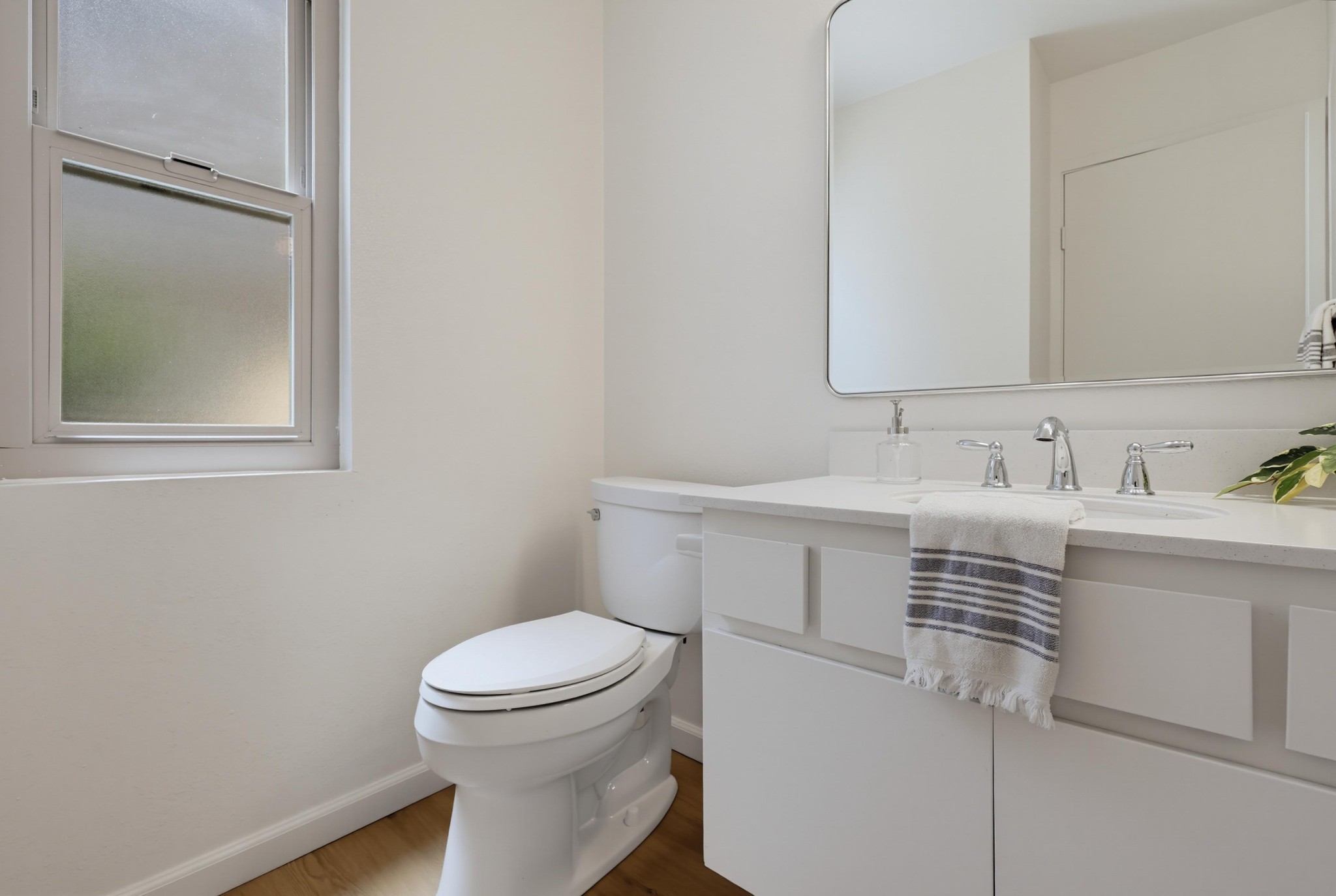 Virtual tour photo 31 of 77 for 356 S Travelodge Dr