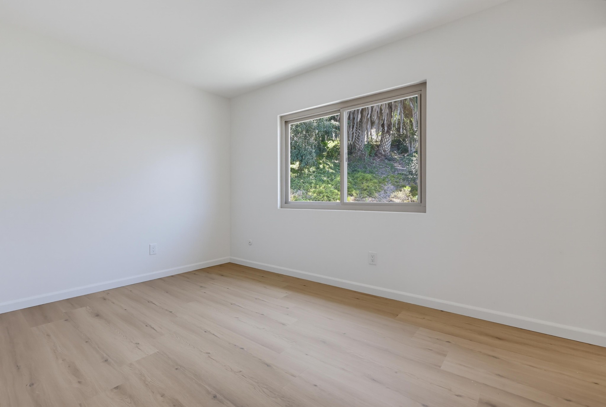 Virtual tour photo 34 of 77 for 356 S Travelodge Dr
