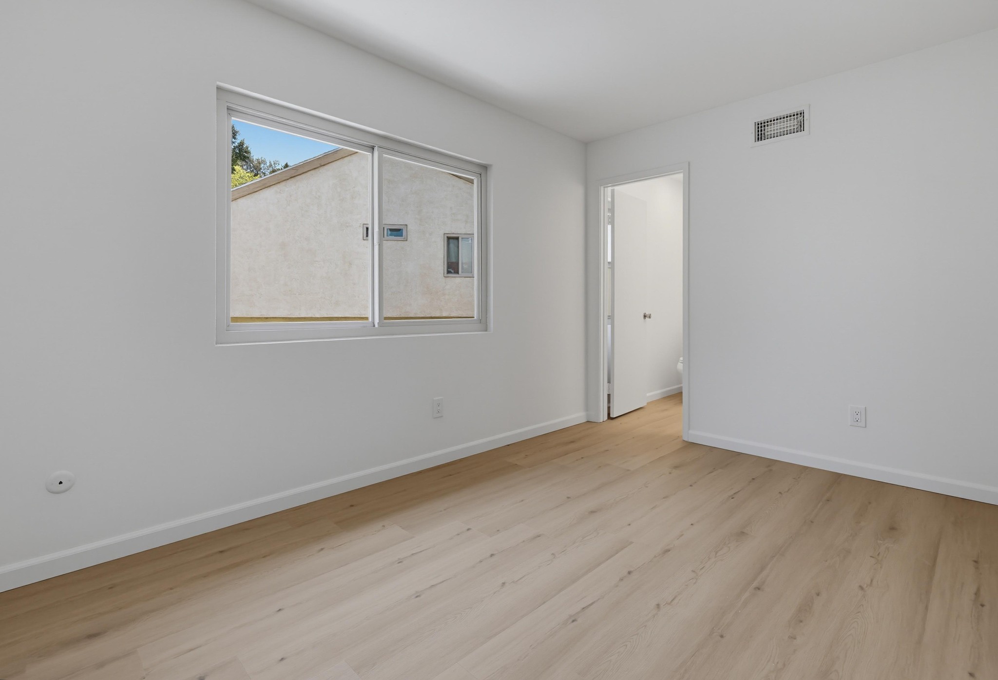 Virtual tour photo 36 of 77 for 356 S Travelodge Dr