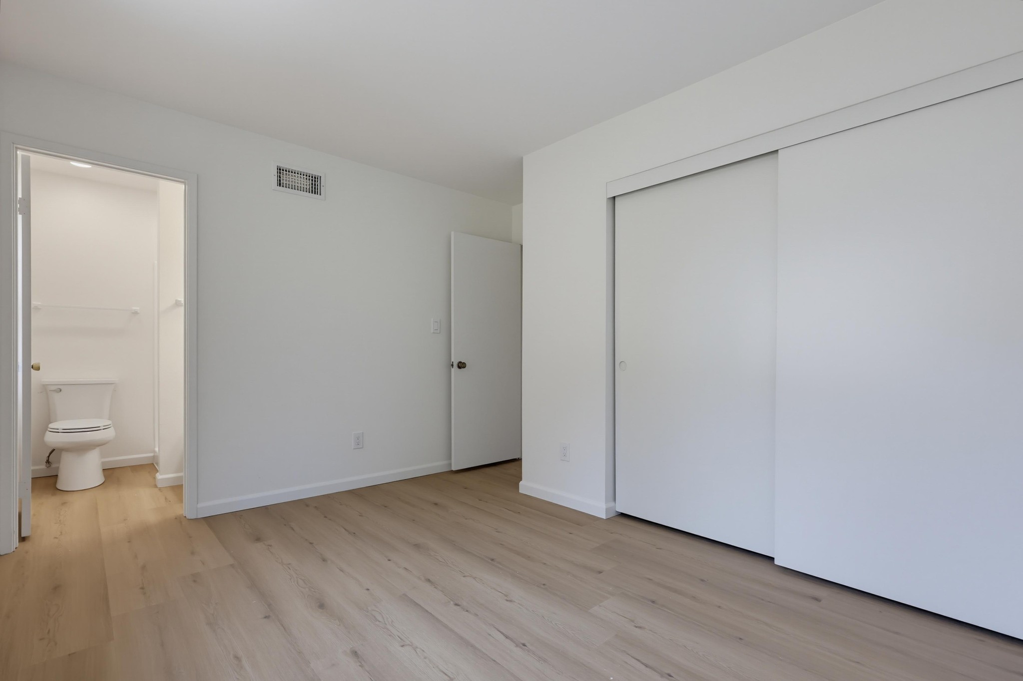 Virtual tour photo 37 of 77 for 356 S Travelodge Dr
