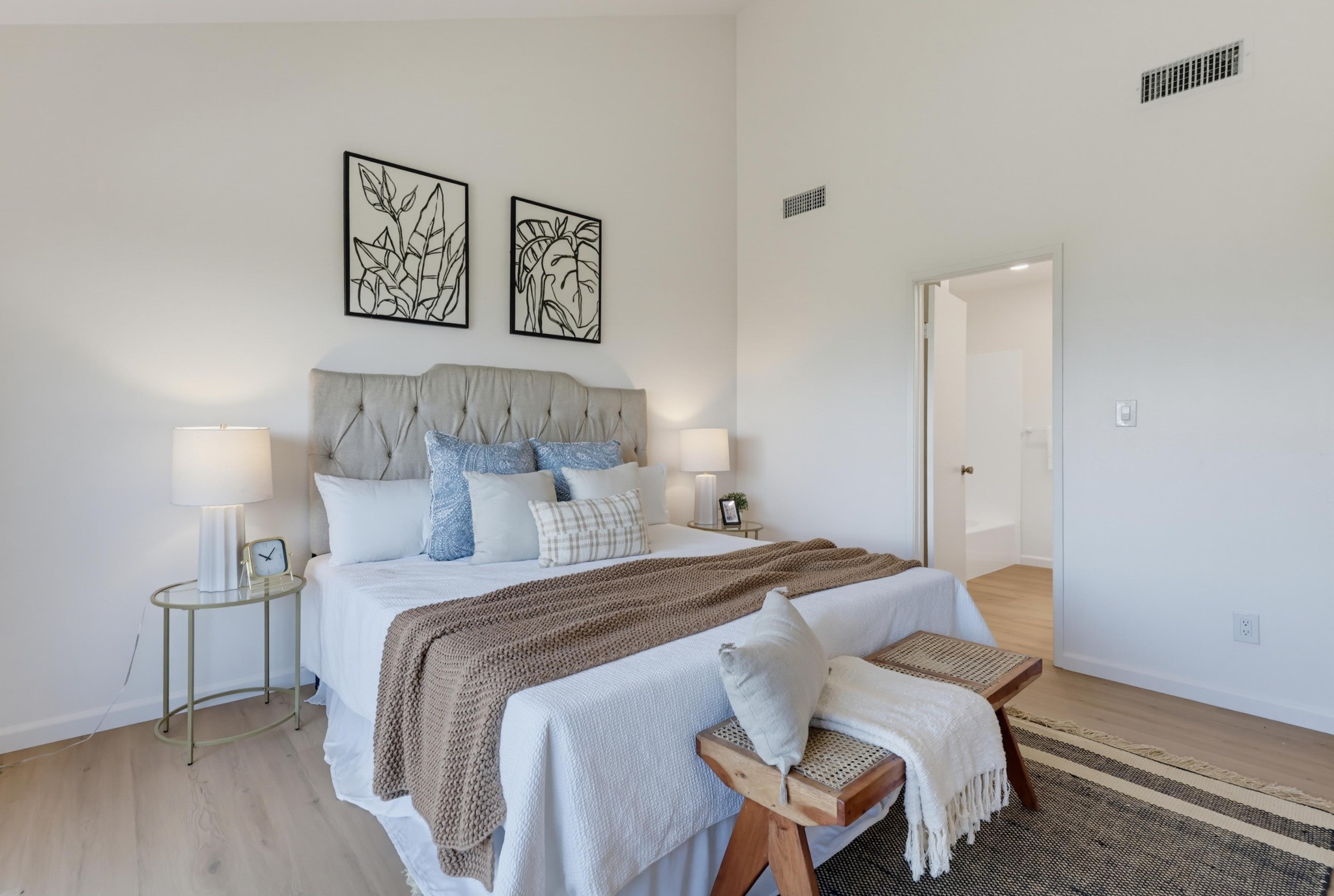 Virtual tour photo 43 of 77 for 356 S Travelodge Dr