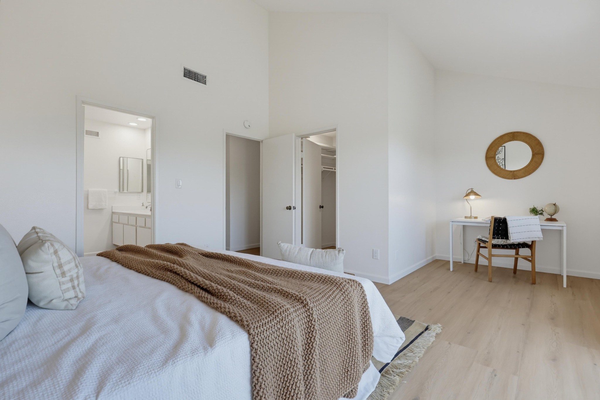 Virtual tour photo 45 of 77 for 356 S Travelodge Dr