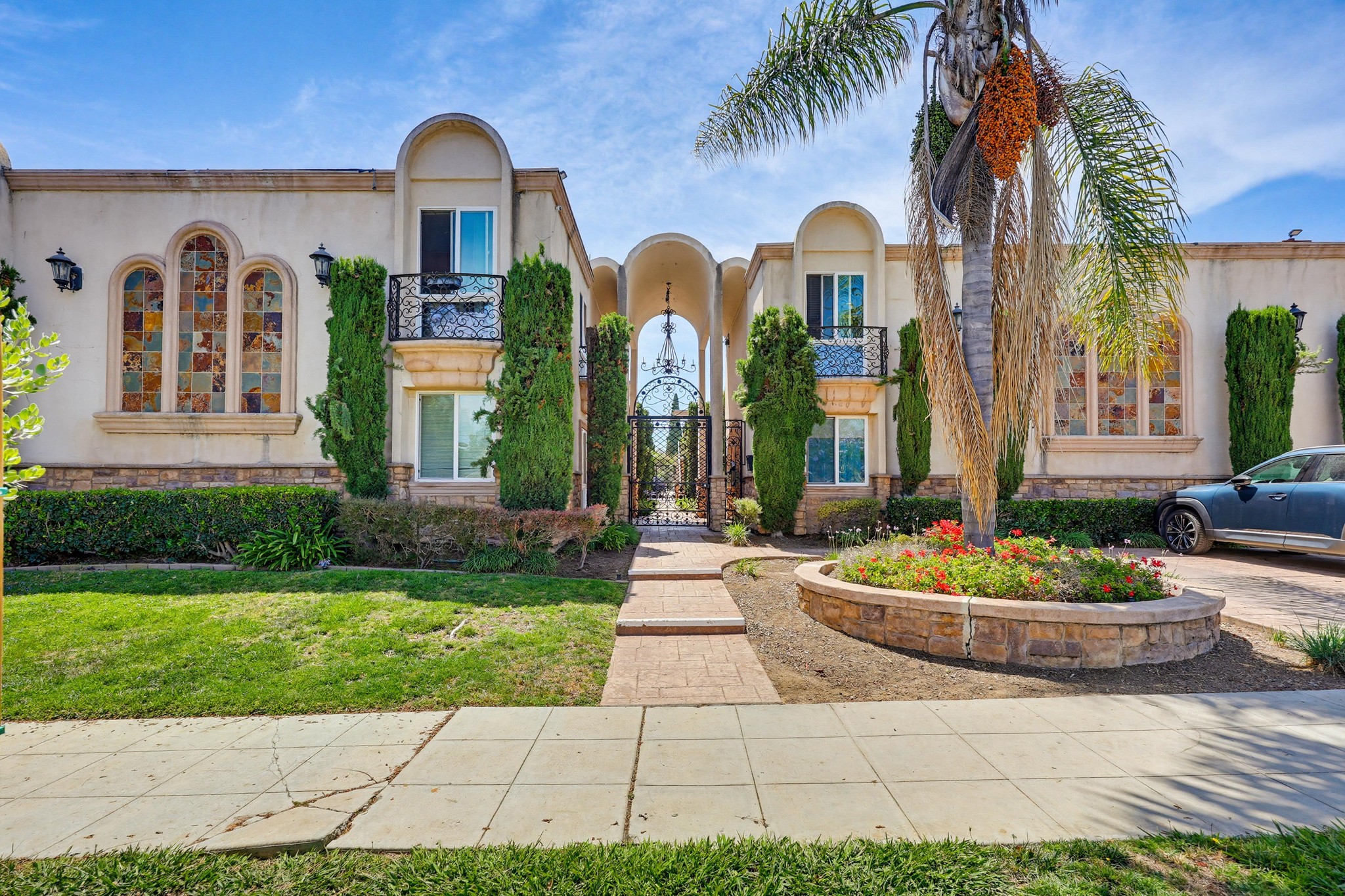 Virtual tour photo 1 of 33 for 3562 Marlborough Ave #04