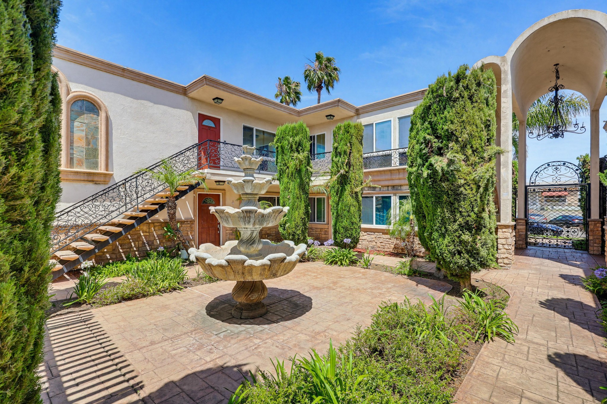 Virtual tour photo 6 of 33 for 3562 Marlborough Ave #04