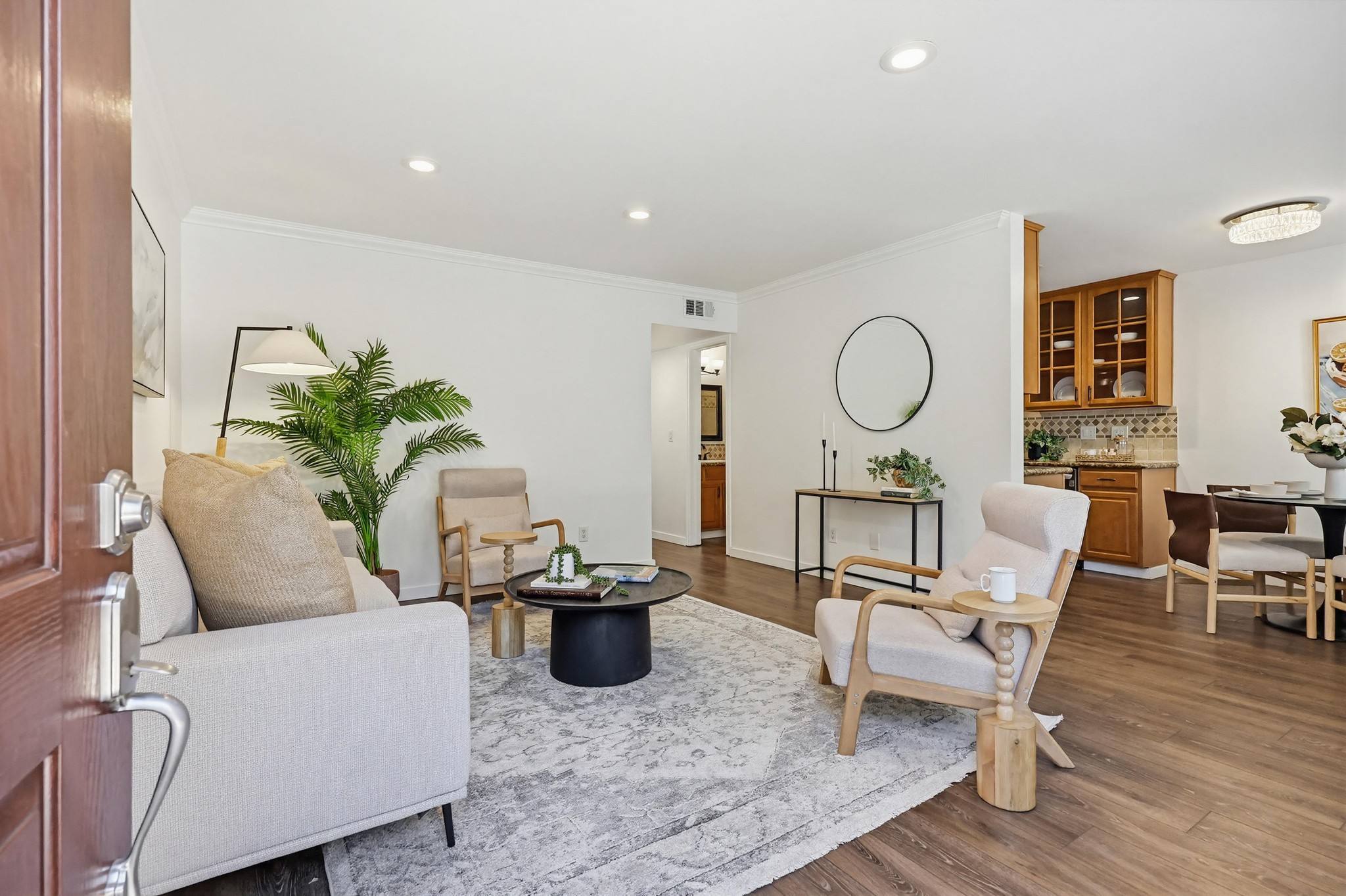 Virtual tour photo 9 of 33 for 3562 Marlborough Ave #04