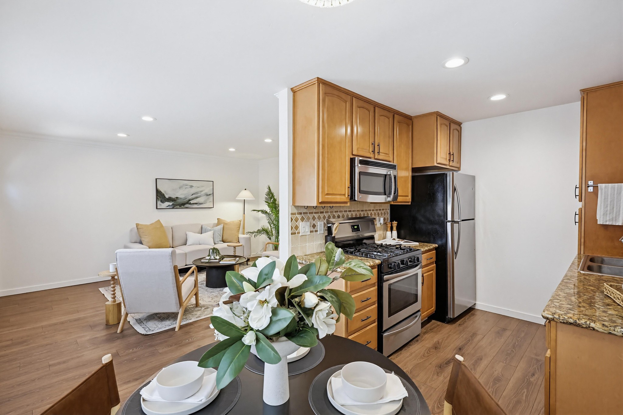 Virtual tour photo 13 of 33 for 3562 Marlborough Ave #04