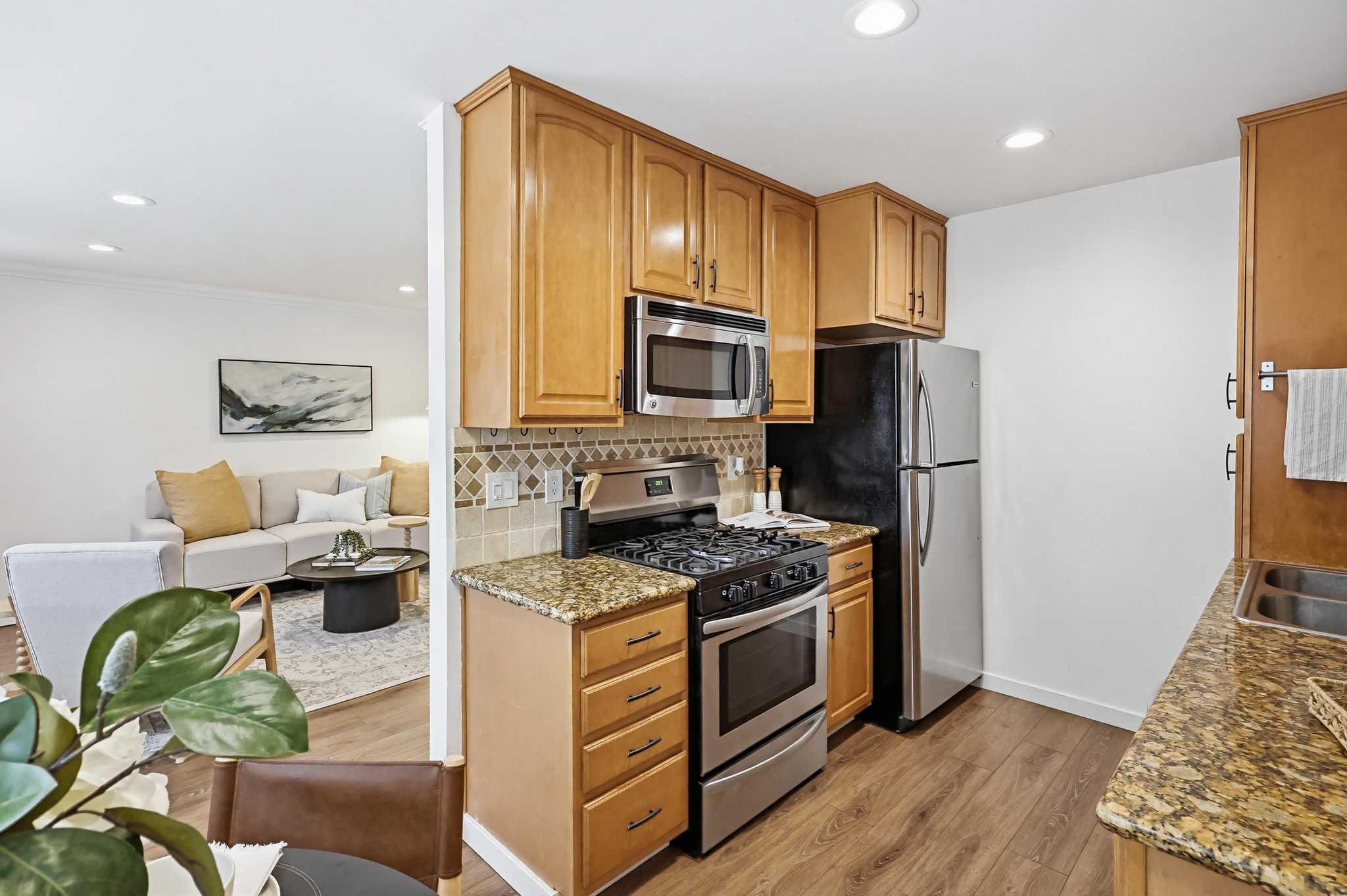 Virtual tour photo 15 of 33 for 3562 Marlborough Ave #04