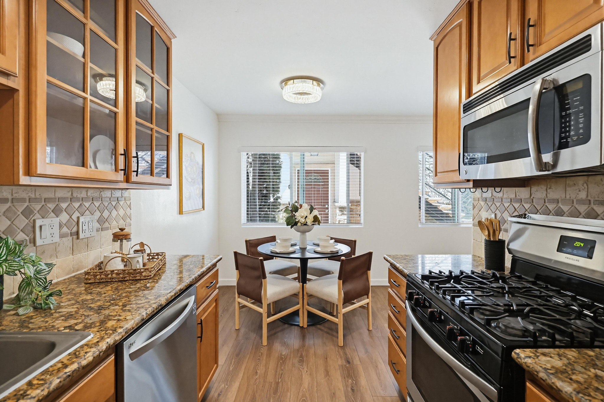Virtual tour photo 16 of 33 for 3562 Marlborough Ave #04