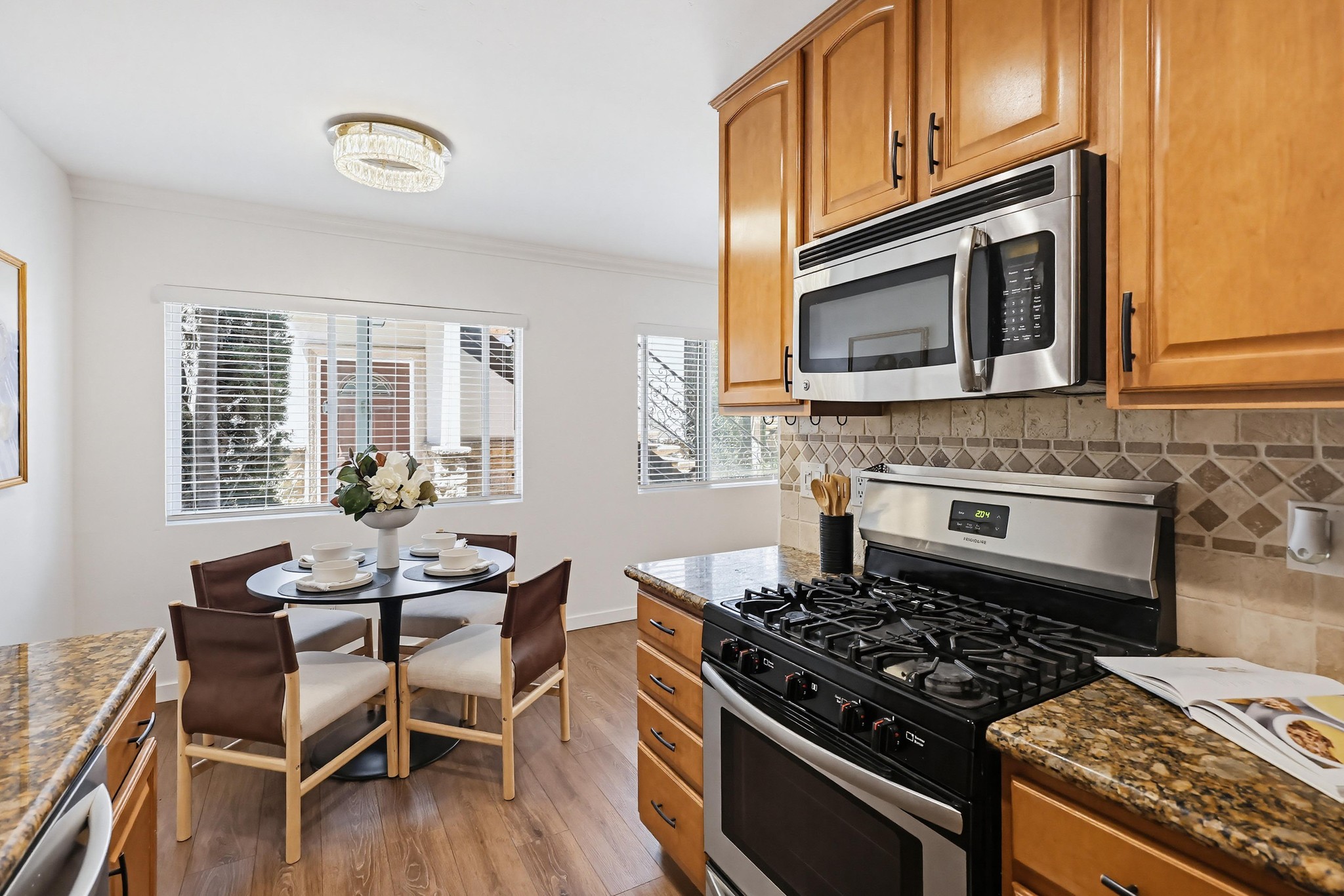 Virtual tour photo 18 of 33 for 3562 Marlborough Ave #04