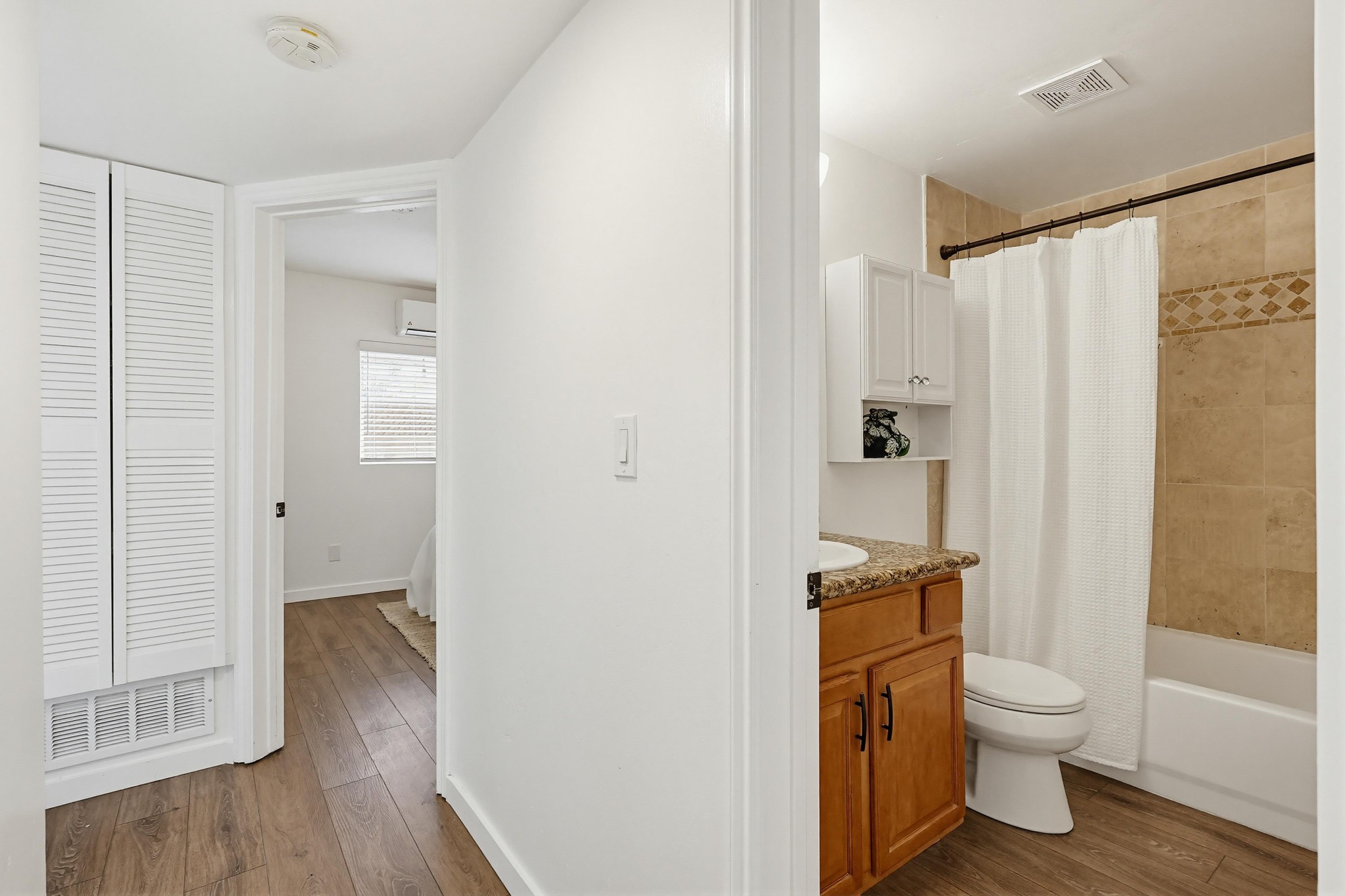 Virtual tour photo 19 of 33 for 3562 Marlborough Ave #04