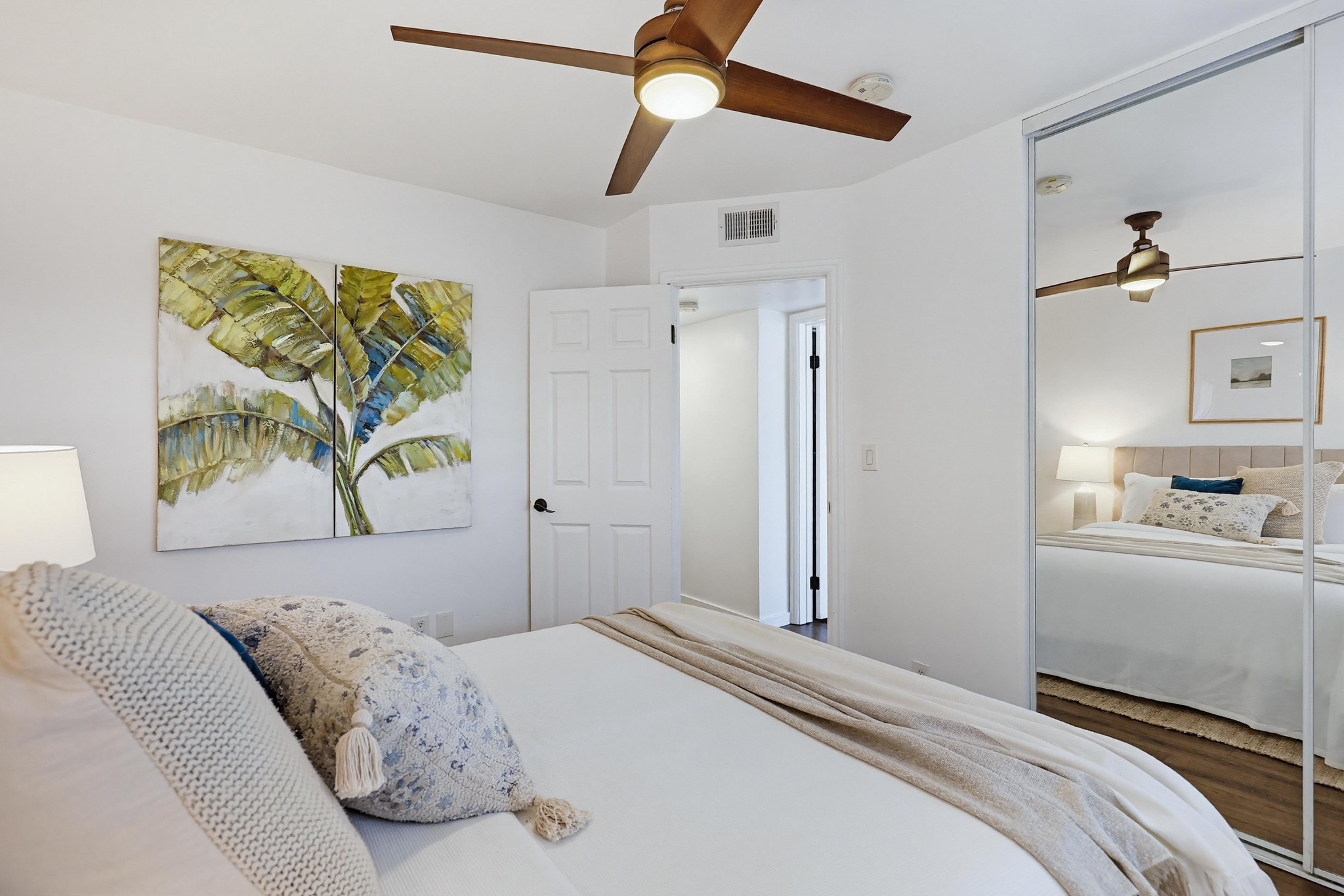 Virtual tour photo 25 of 33 for 3562 Marlborough Ave #04