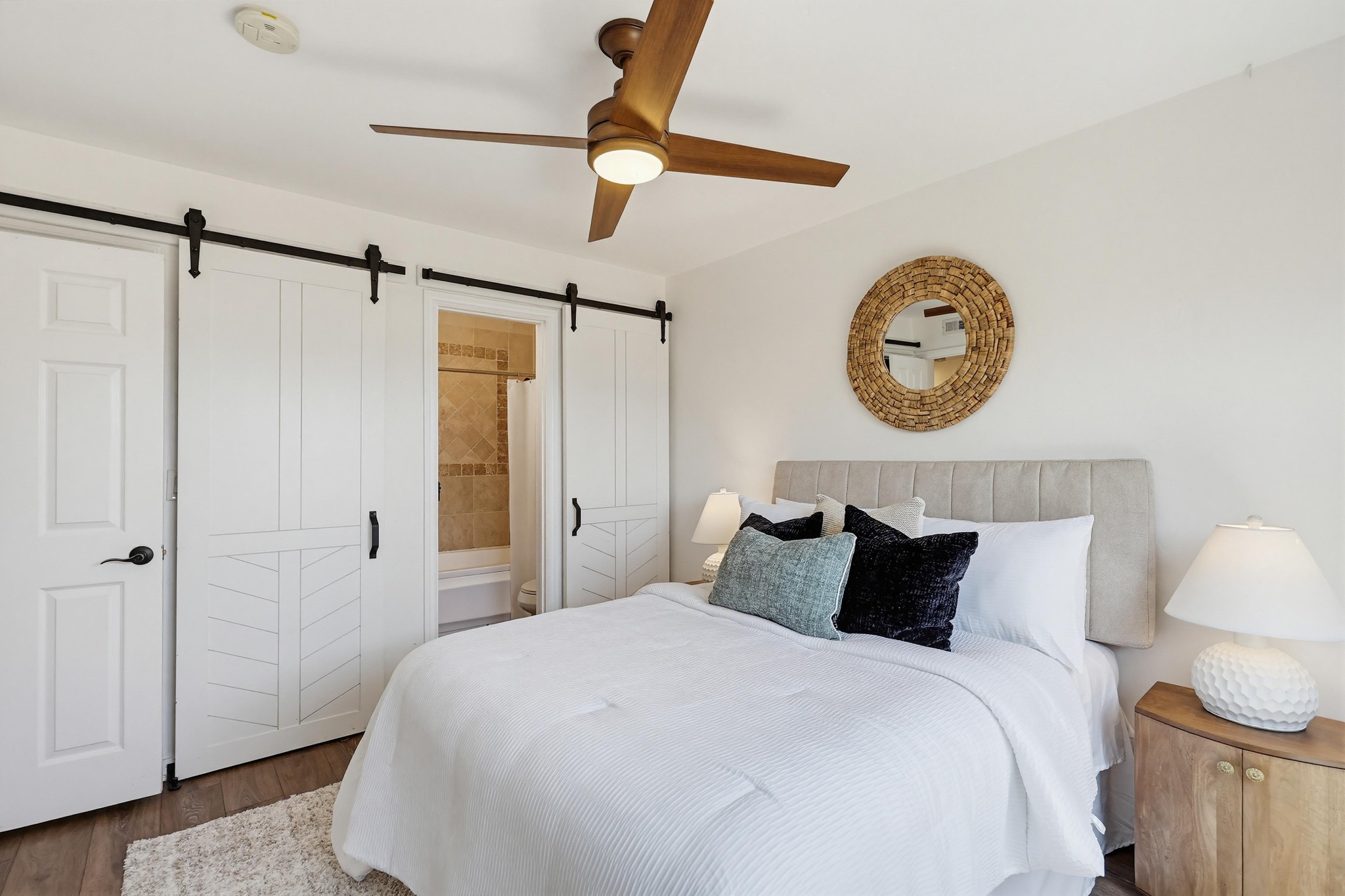 Virtual tour photo 28 of 33 for 3562 Marlborough Ave #04