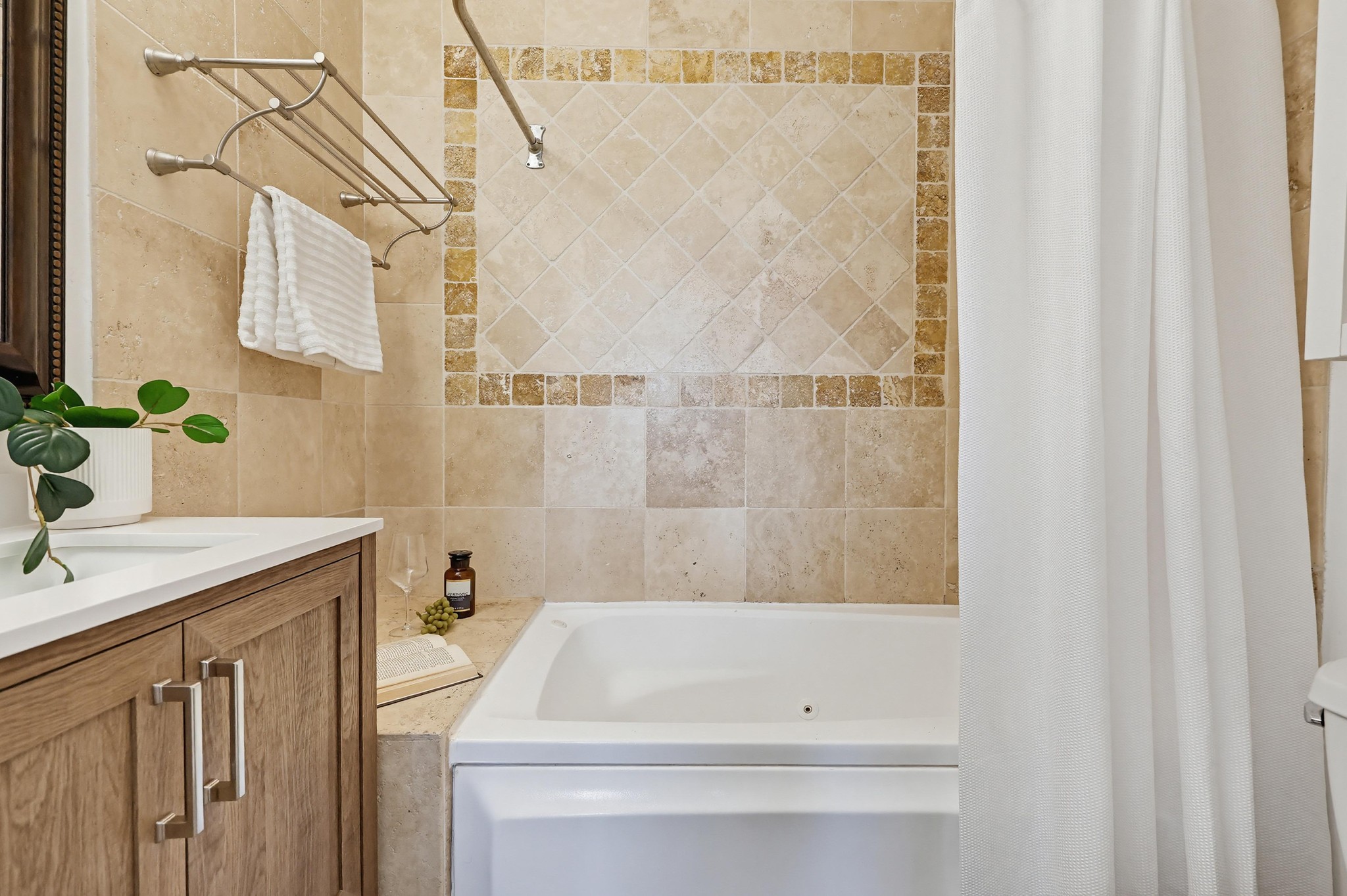 Virtual tour photo 31 of 33 for 3562 Marlborough Ave #04