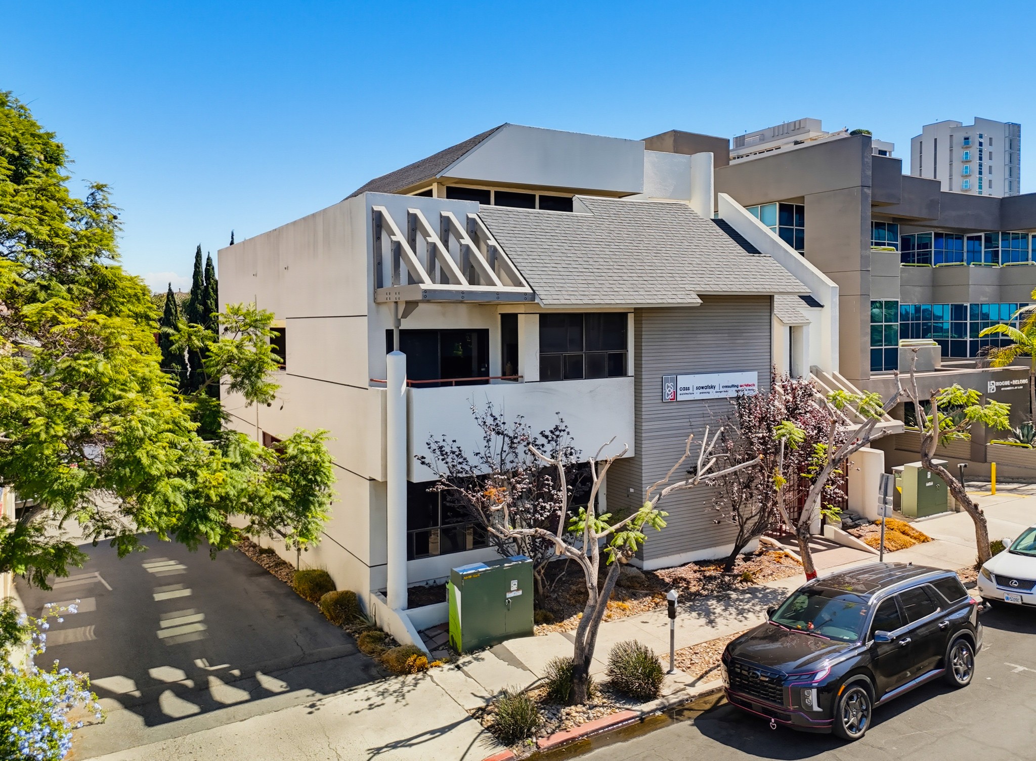 Virtual tour photo 3 of 61 for 3569 Fifth Ave