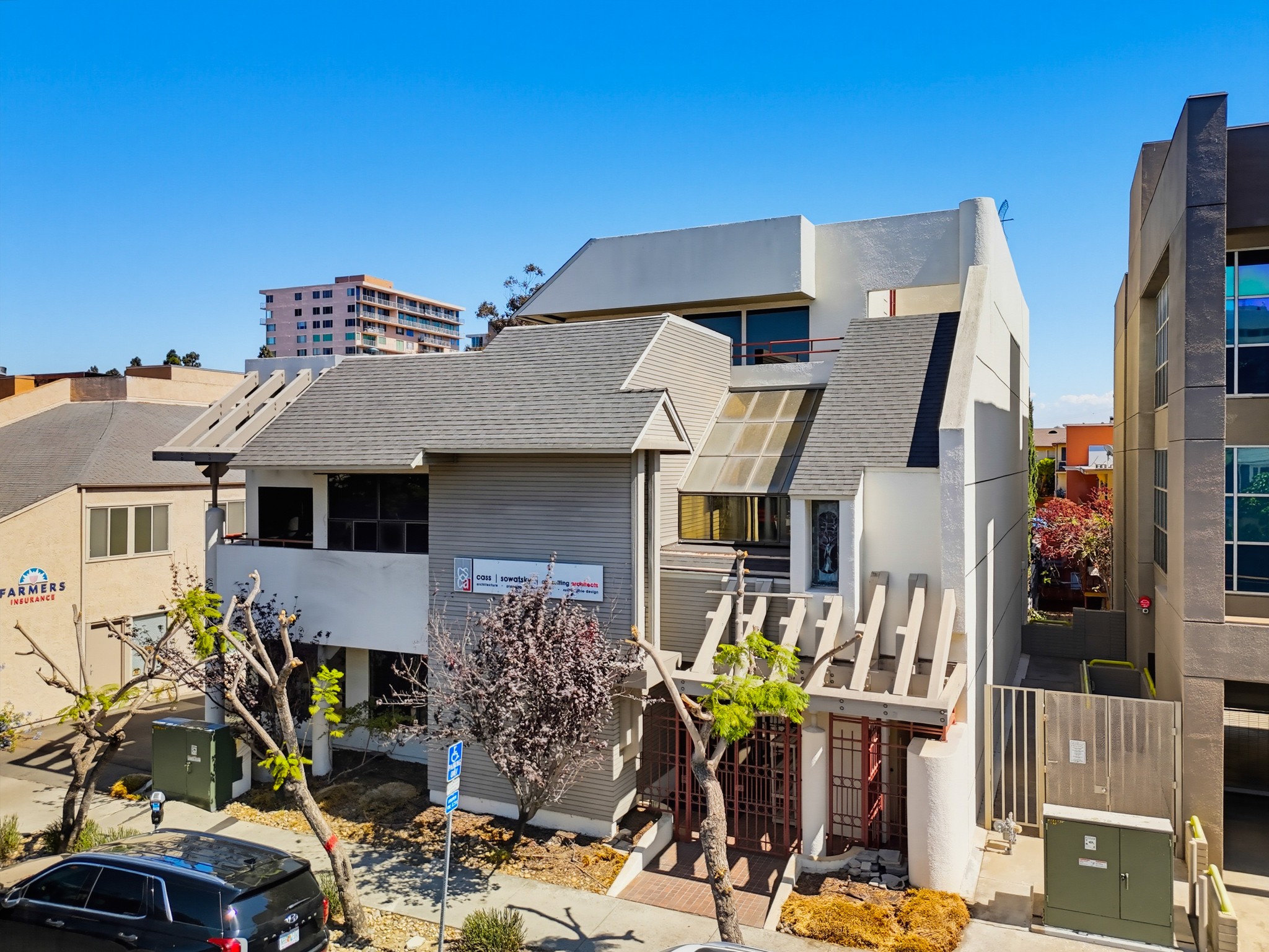 Virtual tour photo 1 of 61 for 3569 Fifth Ave