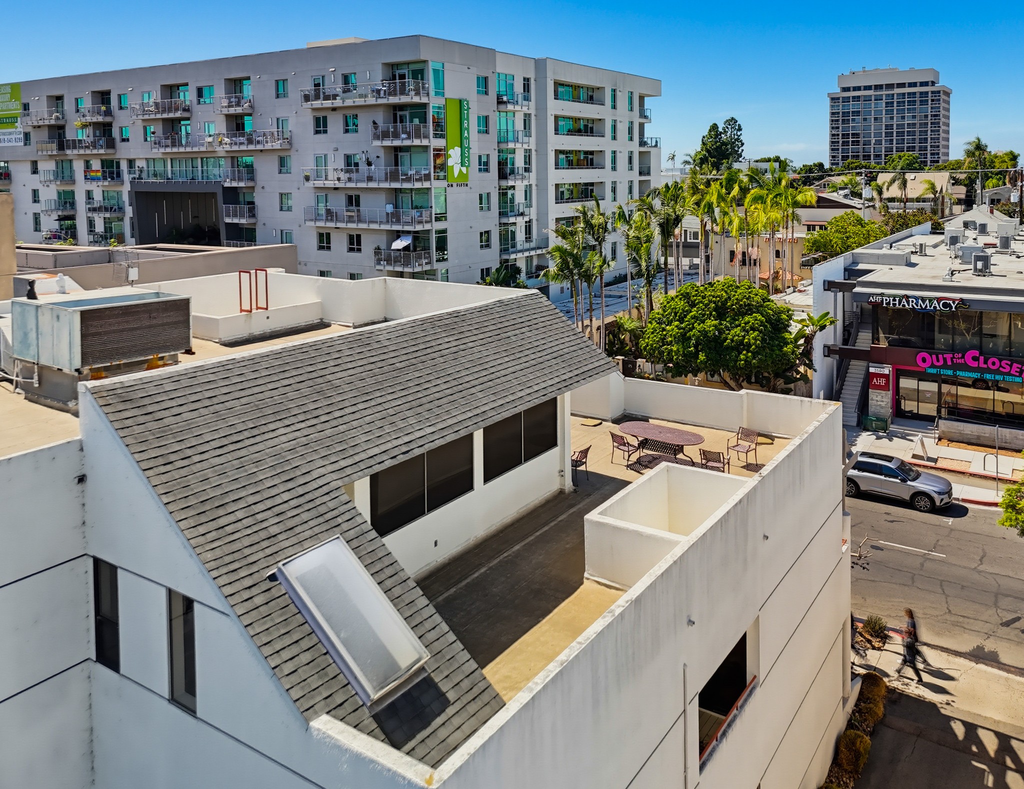 Virtual tour photo 9 of 61 for 3569 Fifth Ave