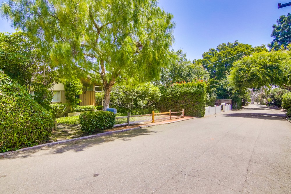 Virtual tour photo 3 of 44 for 3570 Charles St