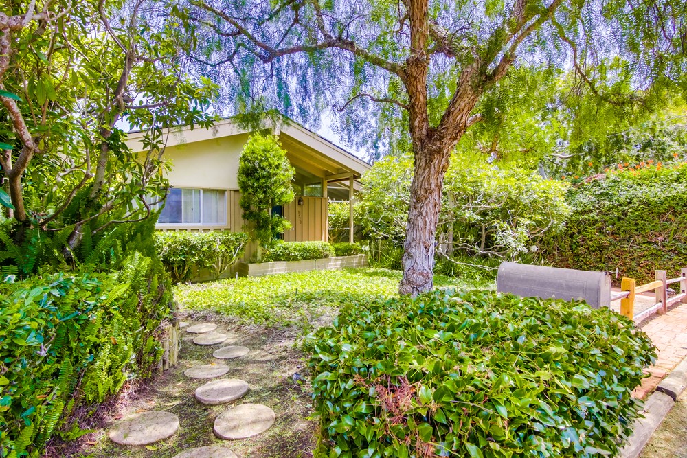 Virtual tour photo 6 of 44 for 3570 Charles St