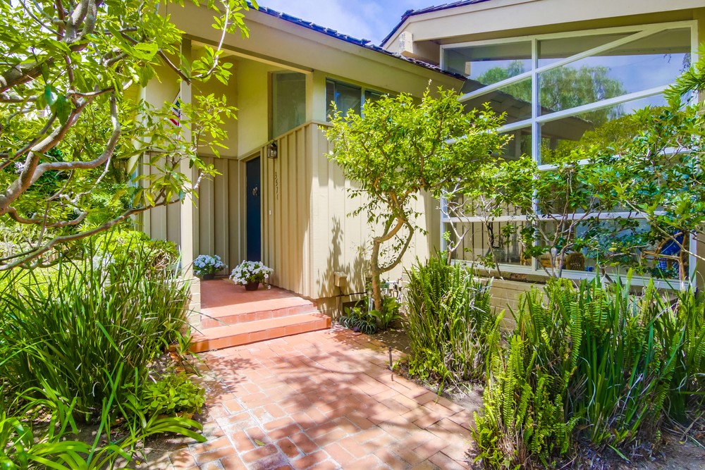 Virtual tour photo 7 of 44 for 3570 Charles St