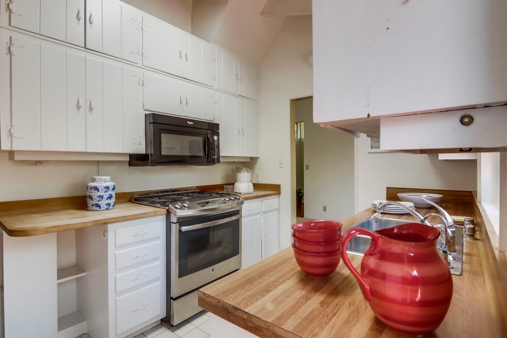 Virtual tour photo 22 of 44 for 3570 Charles St