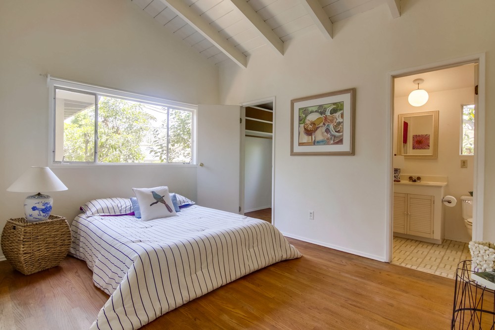 Virtual tour photo 26 of 44 for 3570 Charles St