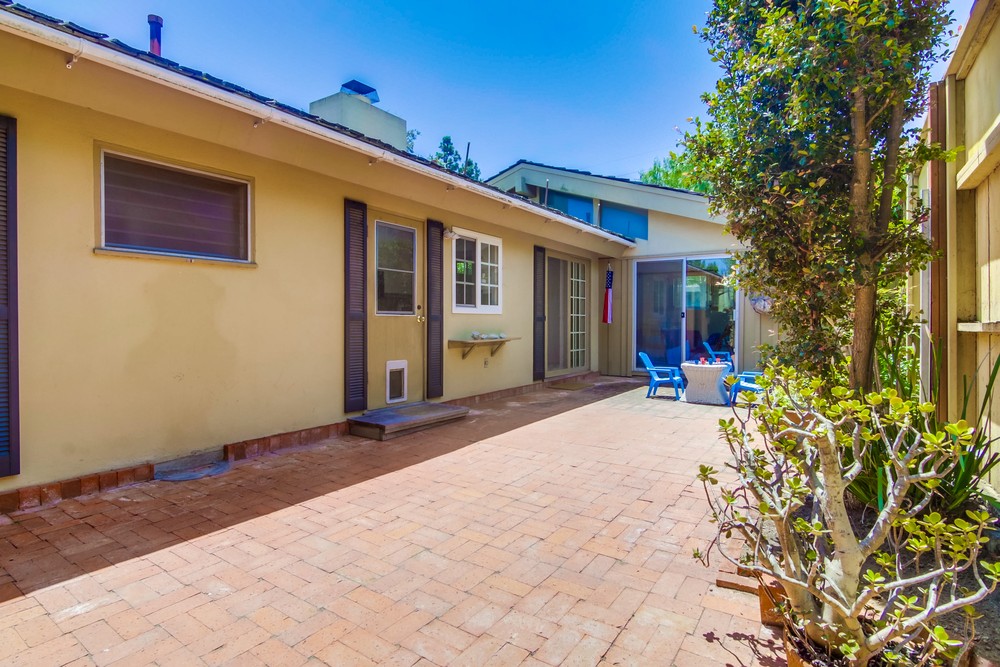 Virtual tour photo 40 of 44 for 3570 Charles St