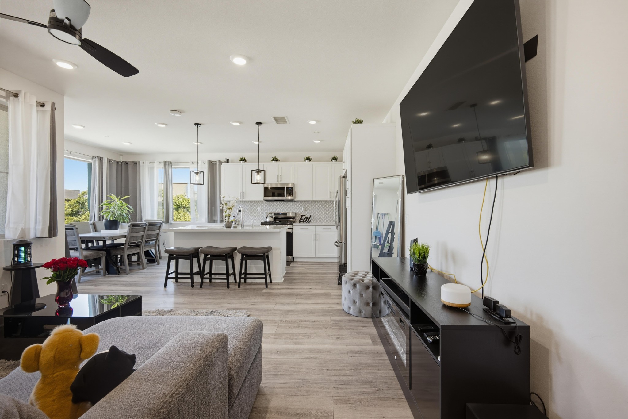Virtual tour photo 7 of 57 for 3570 E Peckham Paseo #2