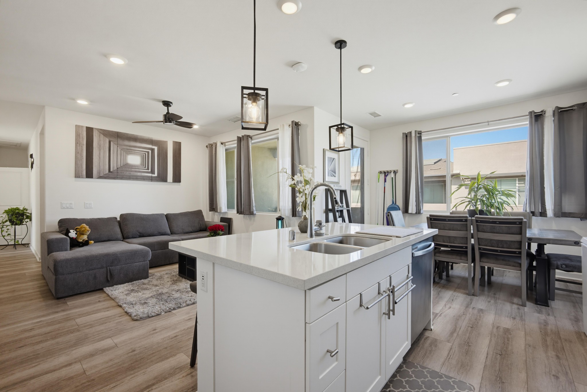 Virtual tour photo 15 of 57 for 3570 E Peckham Paseo #2