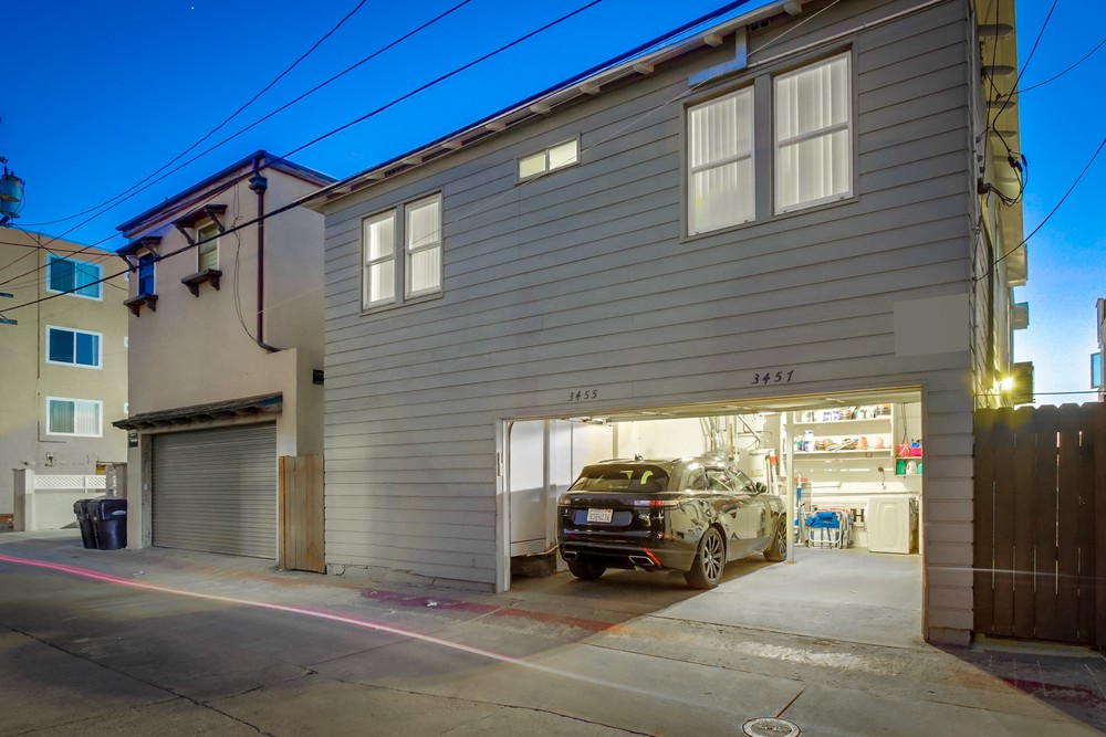 Virtual tour photo 10 of 81 for 3577 Ocean Front Walk