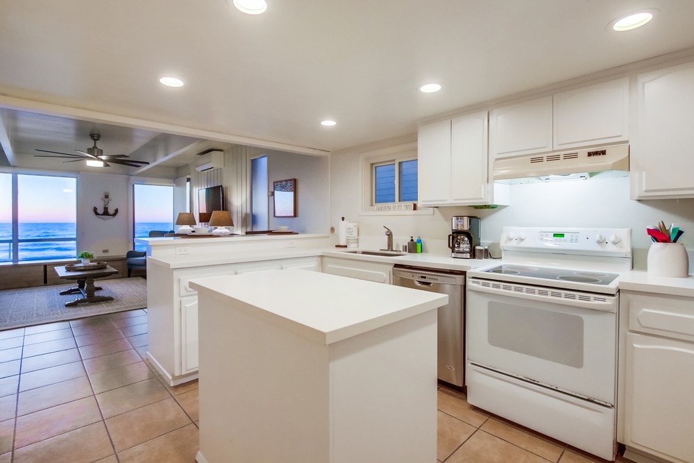 Virtual tour photo 20 of 81 for 3577 Ocean Front Walk