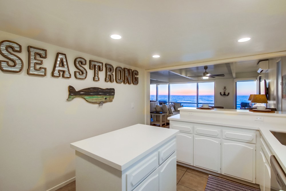 Virtual tour photo 21 of 81 for 3577 Ocean Front Walk