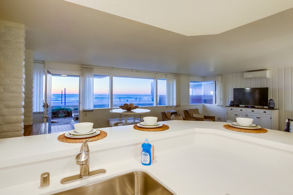 Virtual tour photo 34 of 81 for 3577 Ocean Front Walk